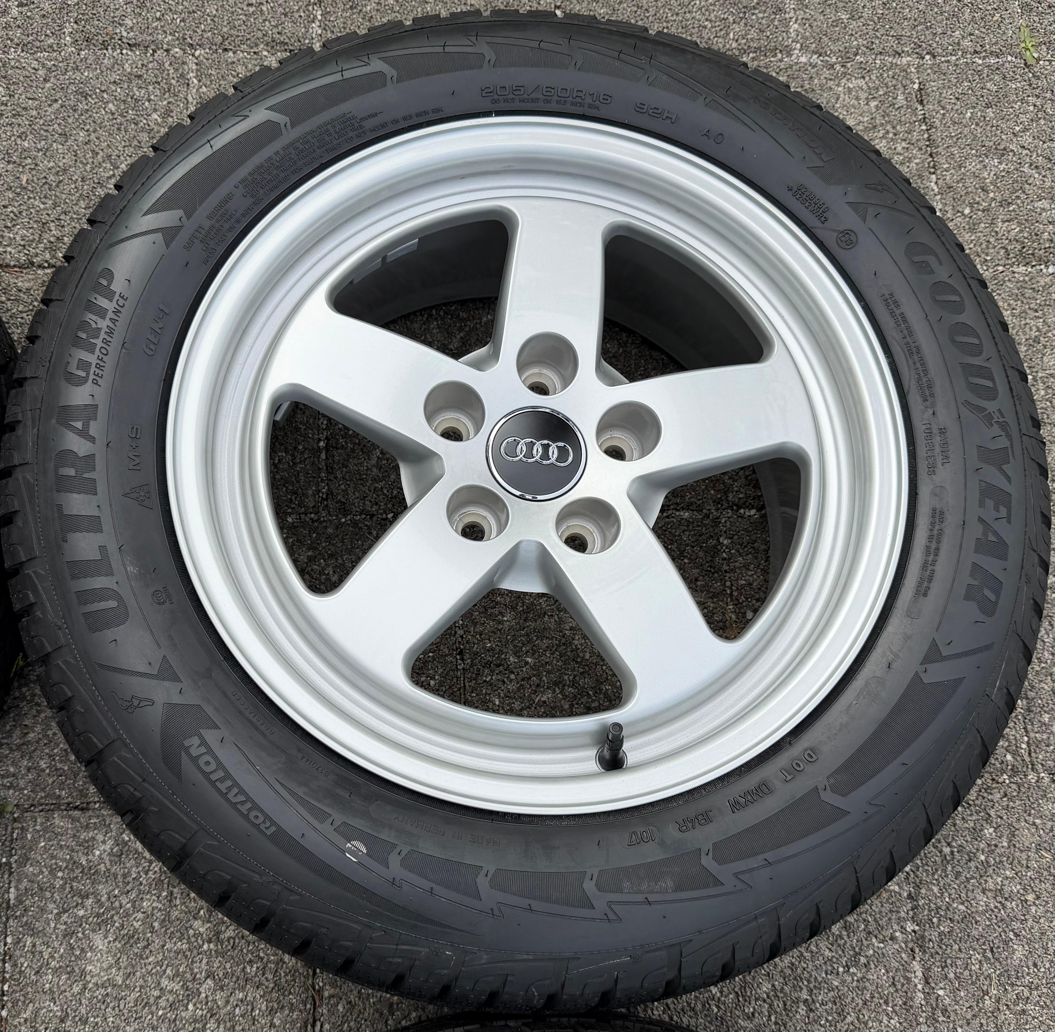 4 Original Alu Winterräder Audi A4 B9 8W 205/60R16 92H 8W0601025 Goodyear