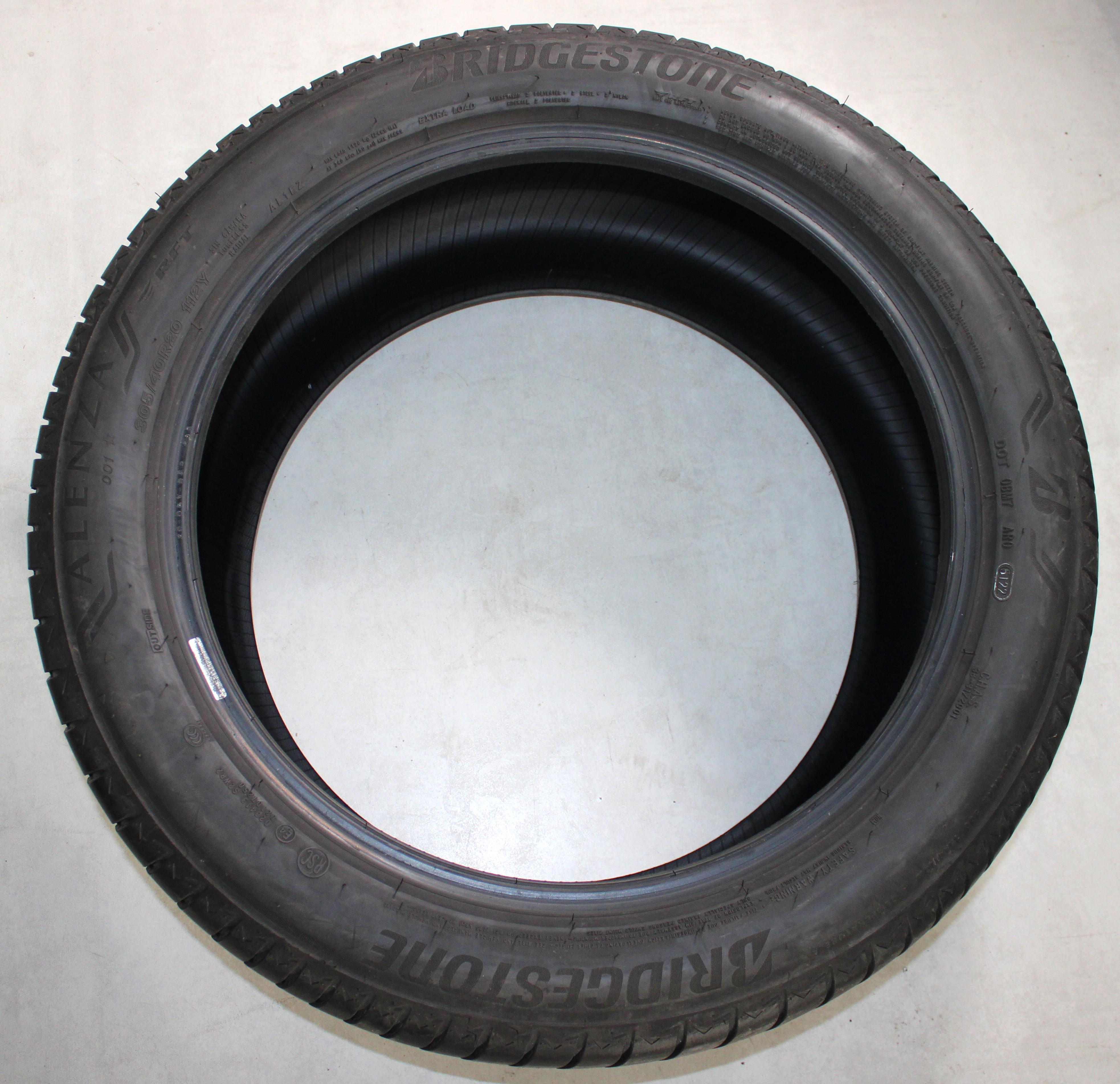 2 x 305/40R20 112Y Sommerreifen Bridgestone Alenza 001 Runflat in der Mitte 5mm und auf der Schultern 6mm. 2022 *