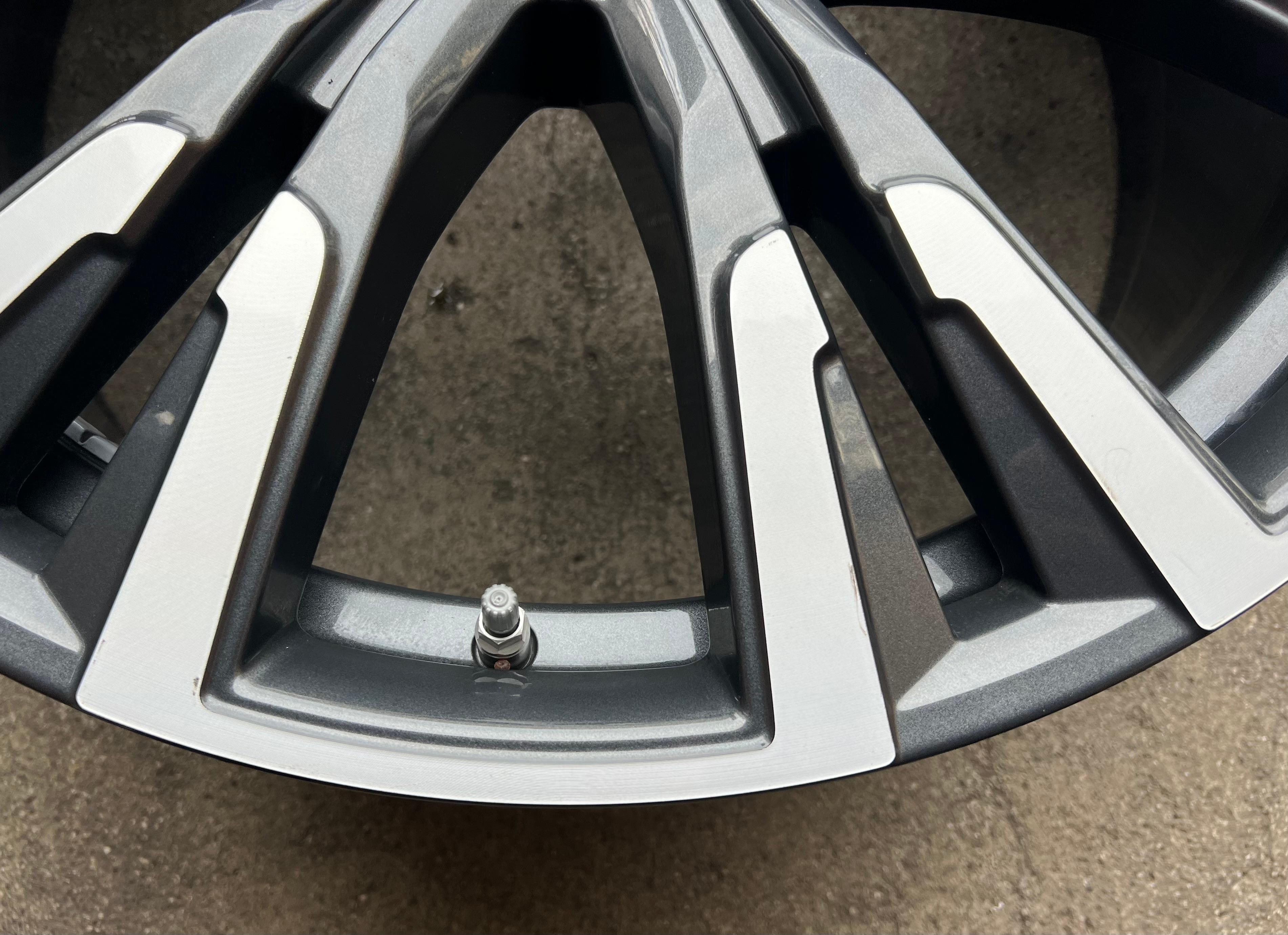 1 X ORIGINAL 22" ALUFELGE BMW X7 G07 6885143 STYLING 756 9,5x22 ET32 FREIHAUS