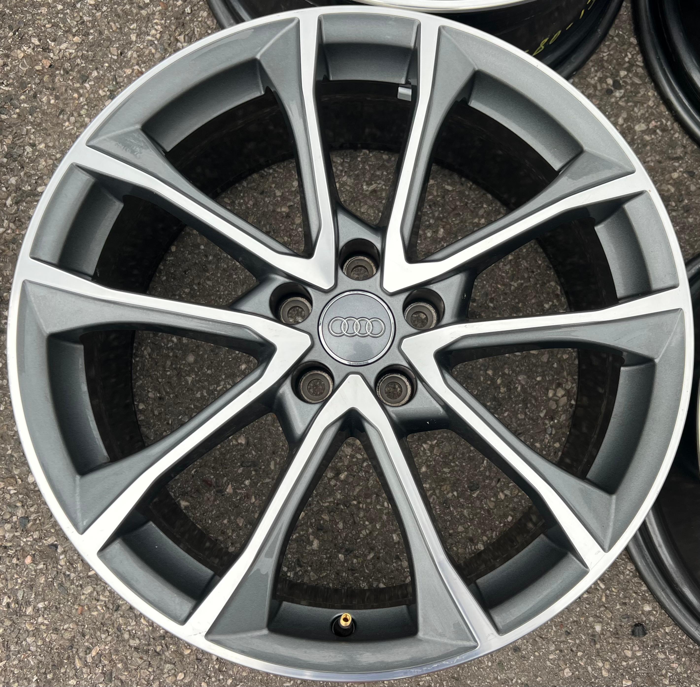 4 cerchi in lega originali da 19" AUDI A4 S4 8W B9 8W0601025BF 8,5x19 ET40 consegna gratuita