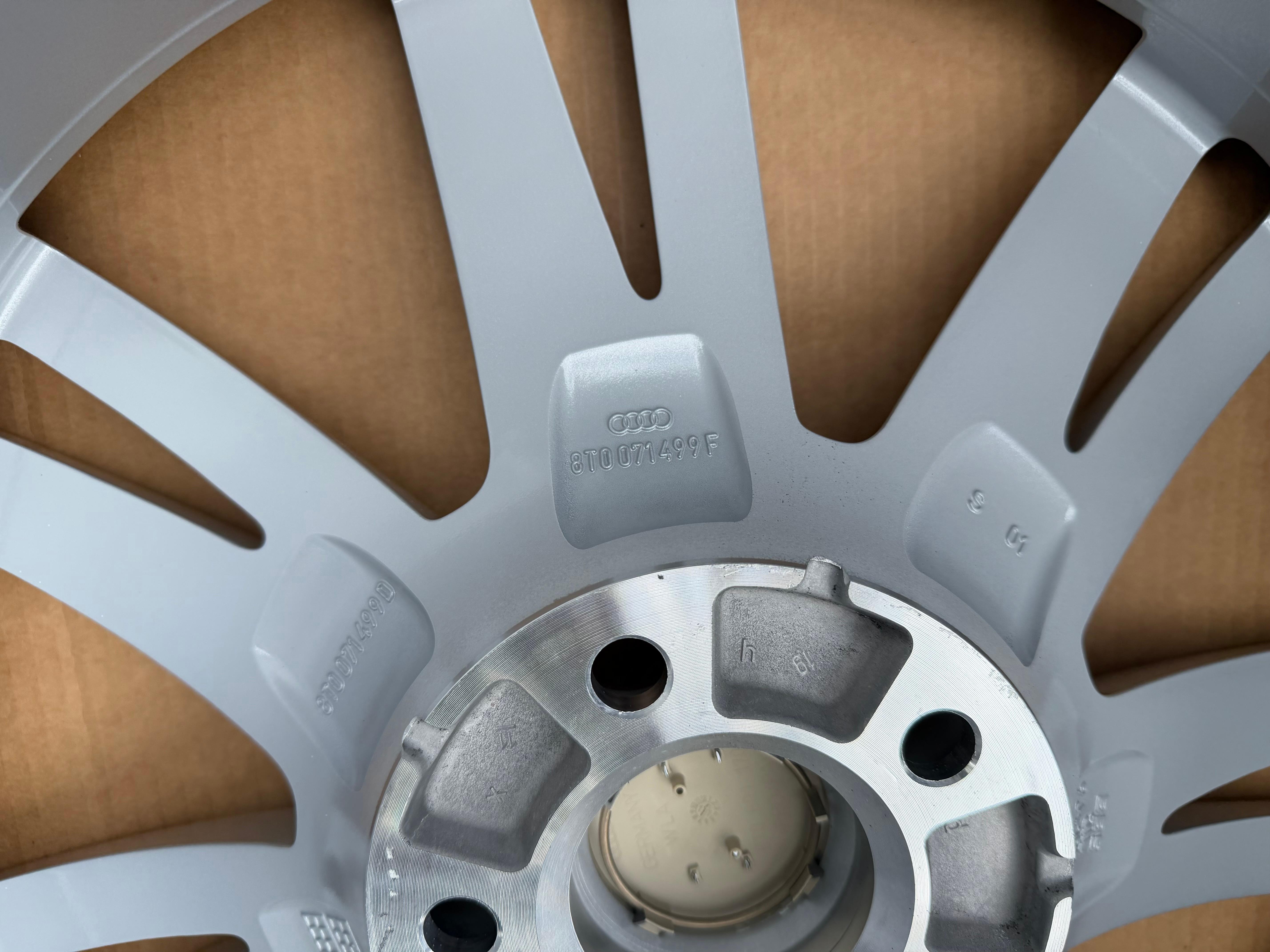 4 CERCHI IN LEGA ORIGINALI DA 19" AUDI A5 S5 8T 8T0071499F 9x19 ET33 CERCHI NUOVI