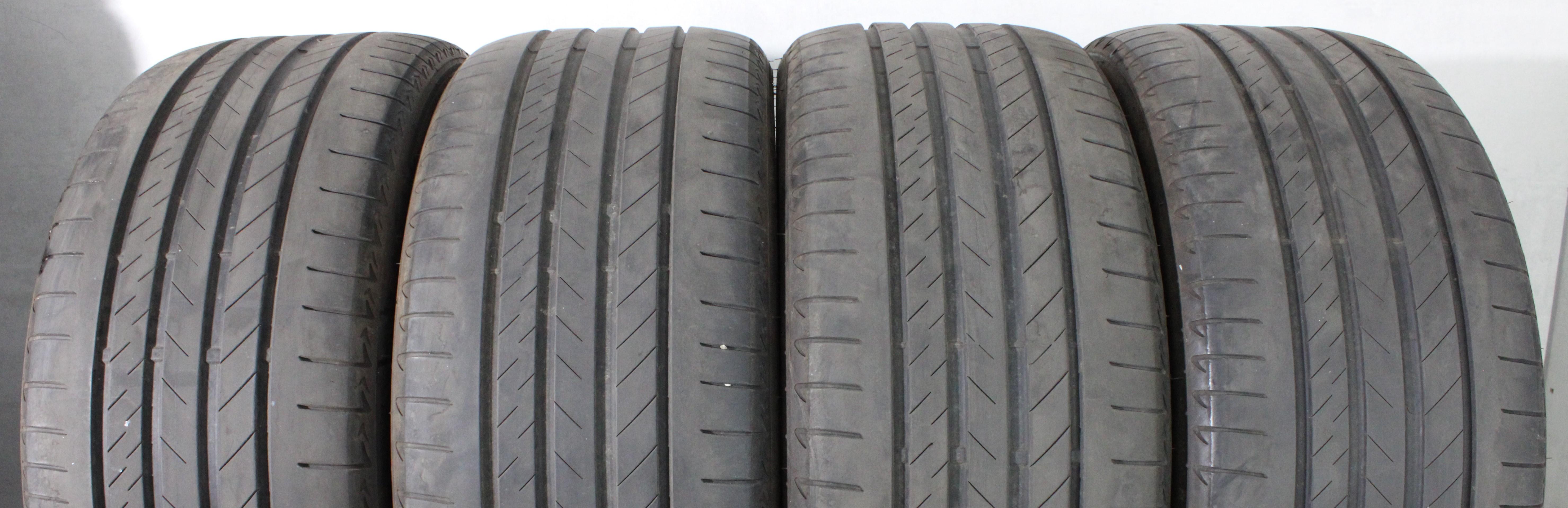 4 pneus d'été Bridgestone Alenza 001* 275/40R22 107Y, avec une profondeur de 5 à 5,5 mm au centre et de 6 mm sur les épaulements. 2023 Silent