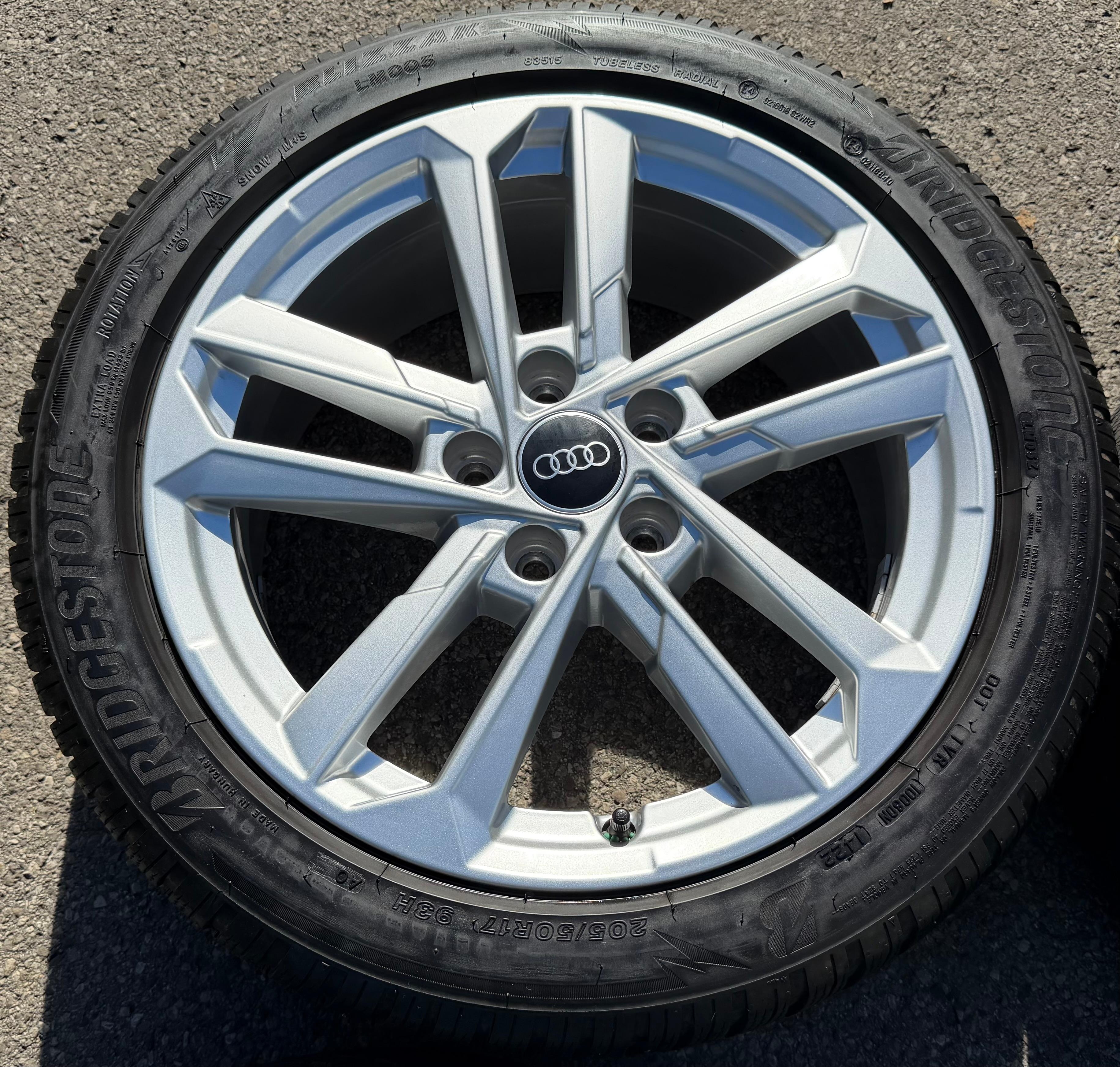 4 ruedas de invierno de aleación originales de 17" para Audi A3 S3 8Y 8Y0601025L 205/50R17 93H Bridgestone