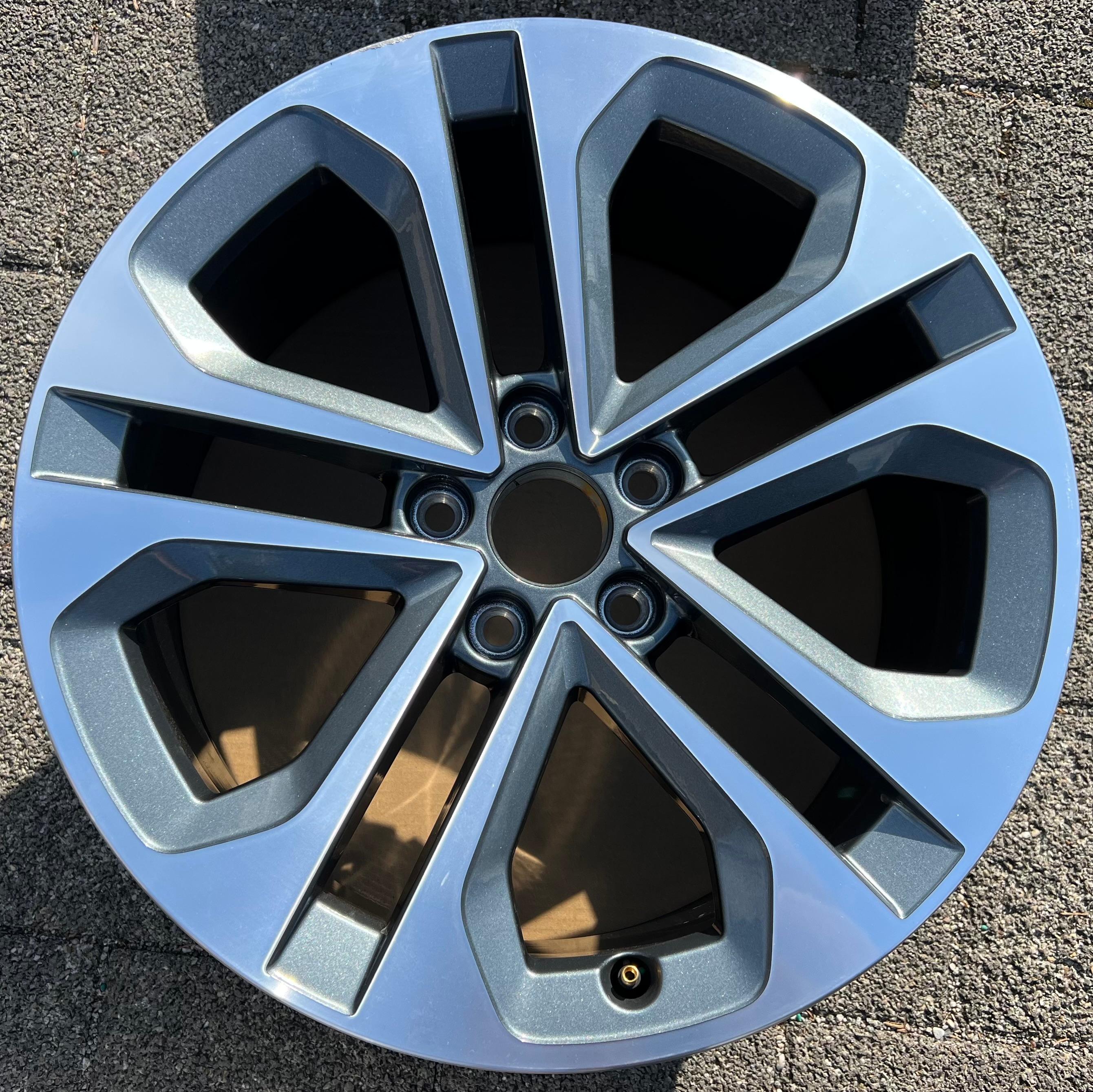 1 X ORIGINAL 18" ALUFELGE AUDI A3 S3 8Y 8Y0601025CE 8x18 ET46 FREIHAUS