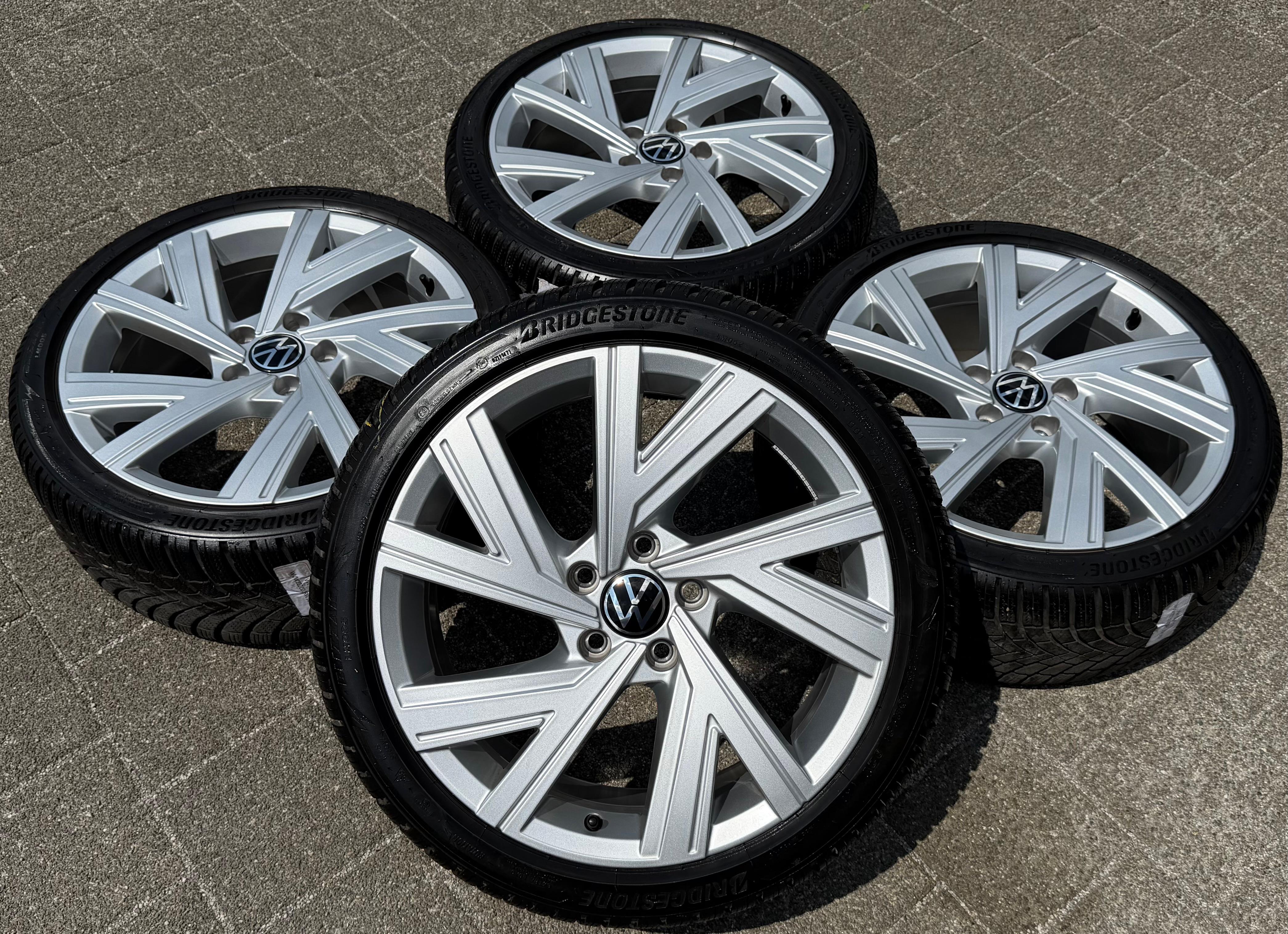 4 llantas de aluminio originales de invierno de 18" para VW Golf VIII 8 Bergamo 5H0601025AB 225/40R18 92V
