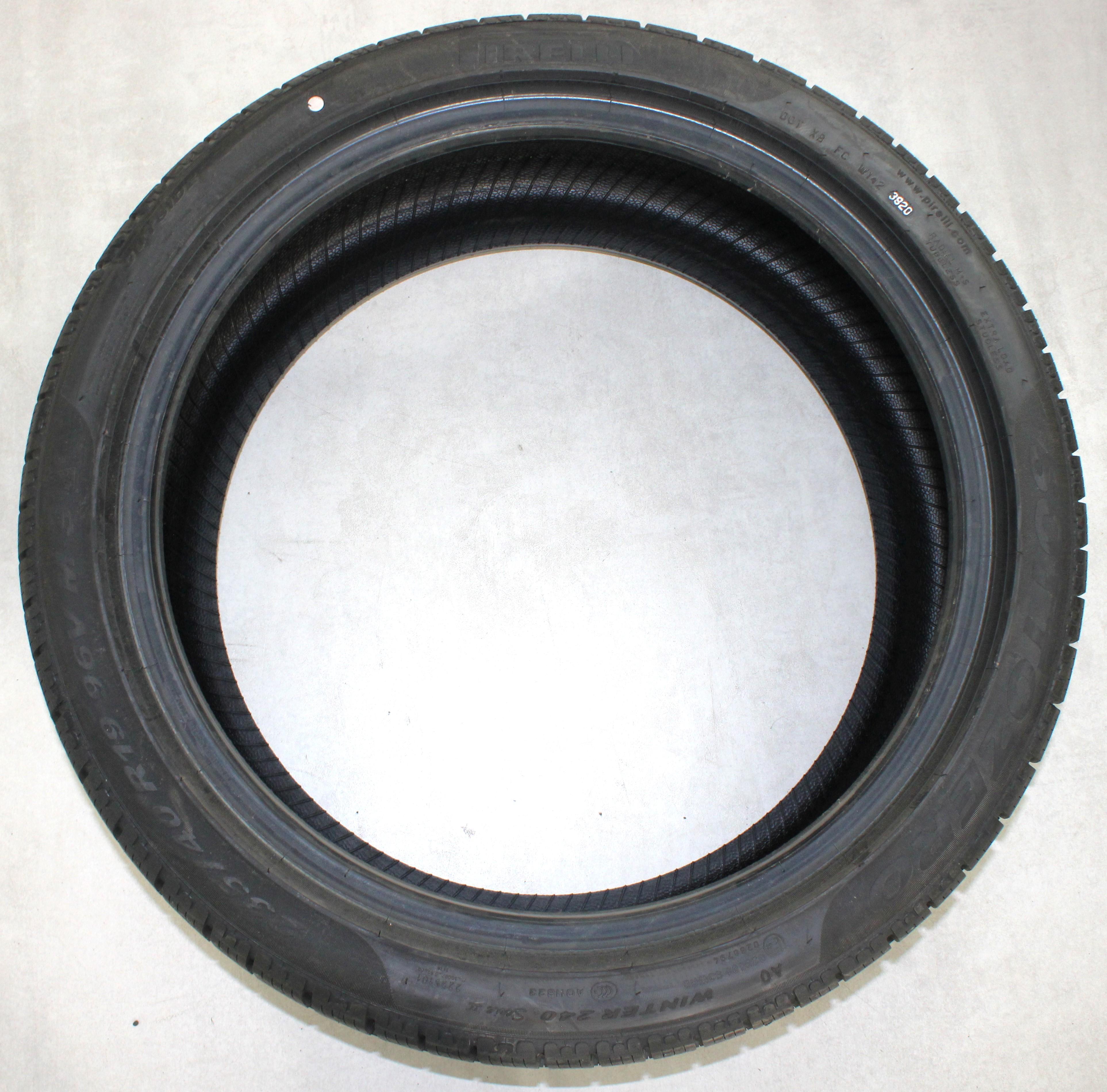 1 x 235/40R19 96V Pneumatico invernale Pirelli Sottozero Winter 240 Serie 2 AO battistrada completo 2020