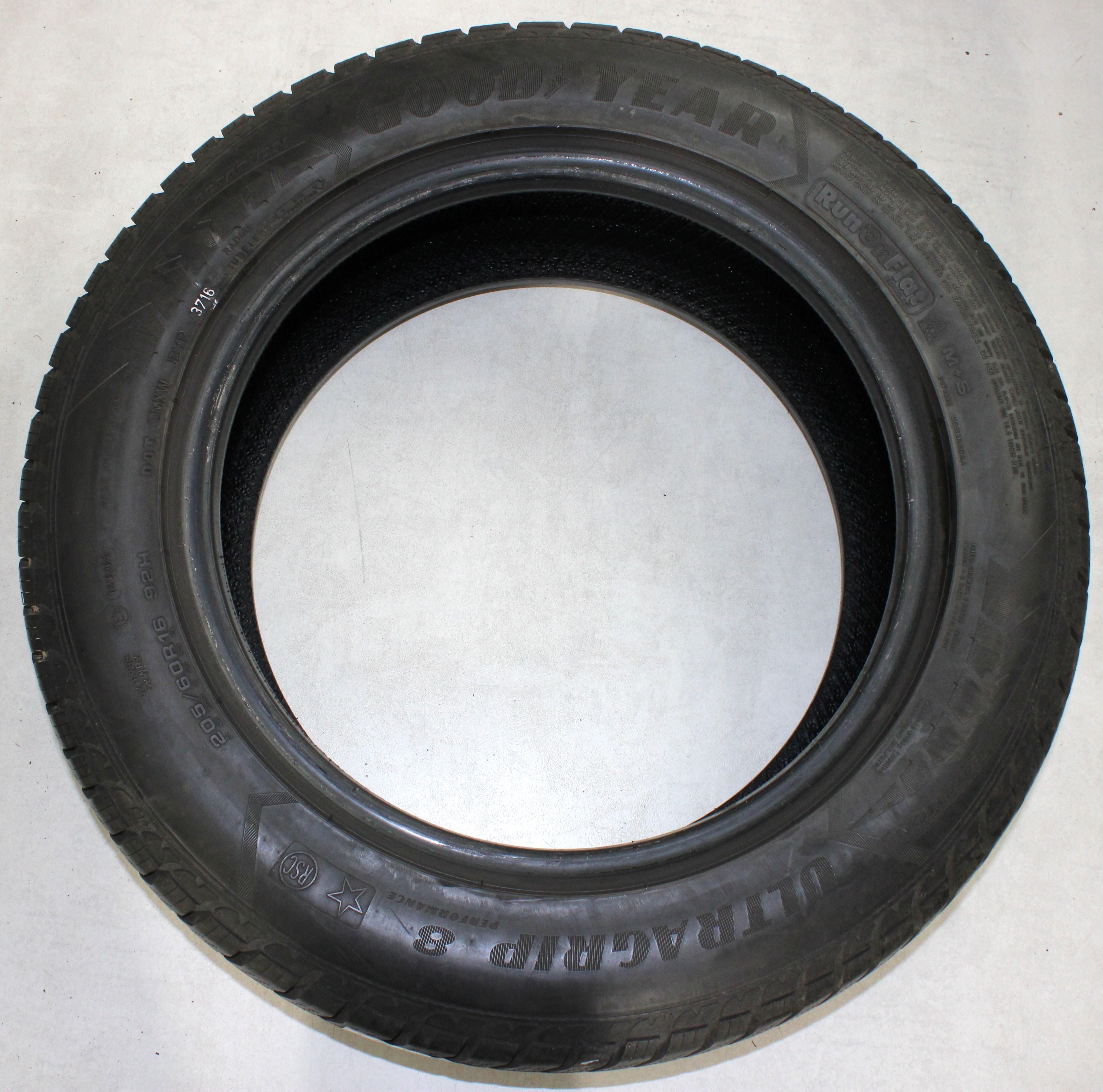 4 x 205/60R16 92H Pneumatici invernali Goodyear Ultra Grip 8 Performance * Runflat 3x7-7,5mm/1x8mm 3x2016/1x2022