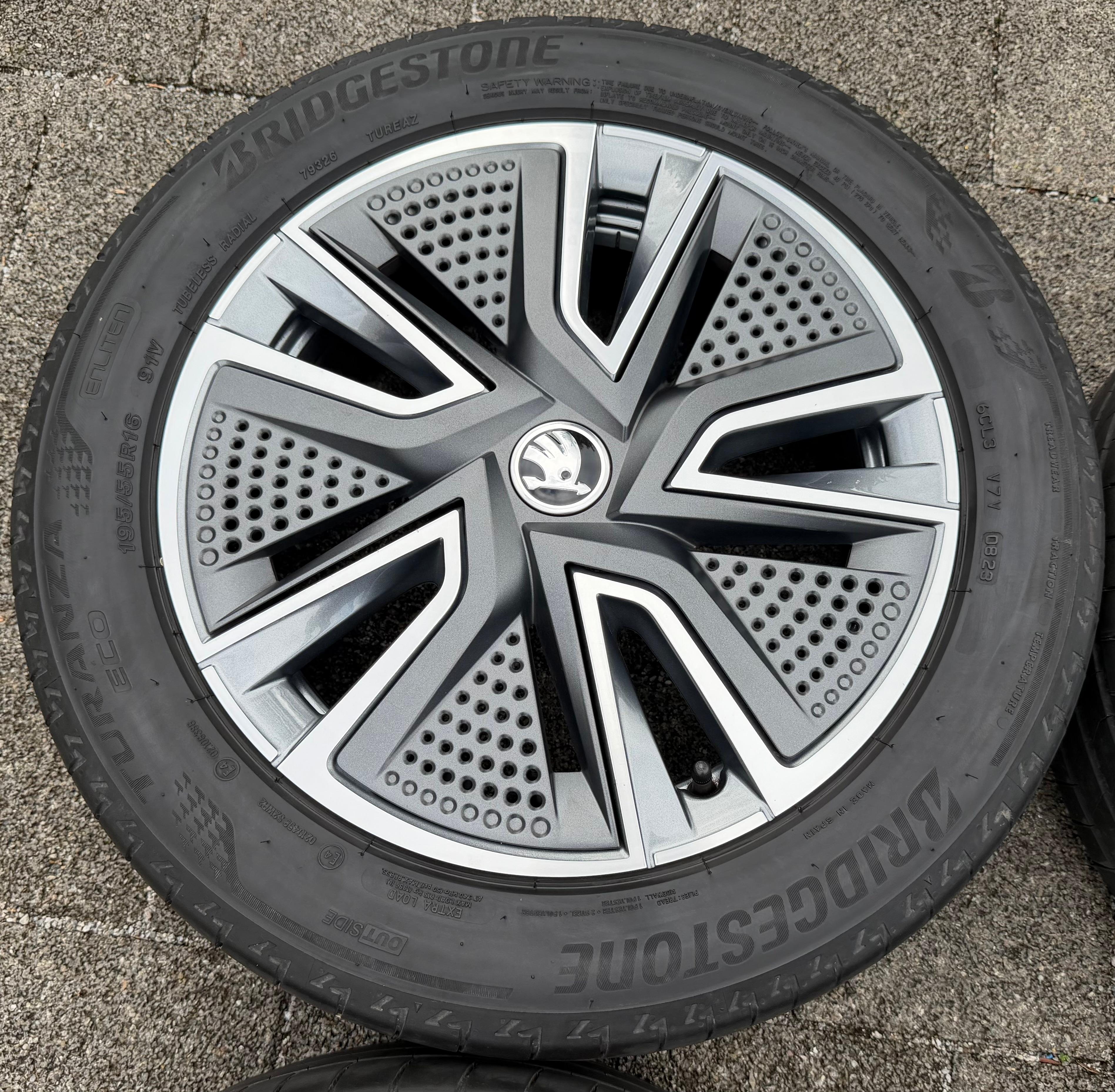 4 ruote estive in lega originali da 16" Skoda Fabia 4 IV PJ 6VA601025 195/55R16 91V 2023