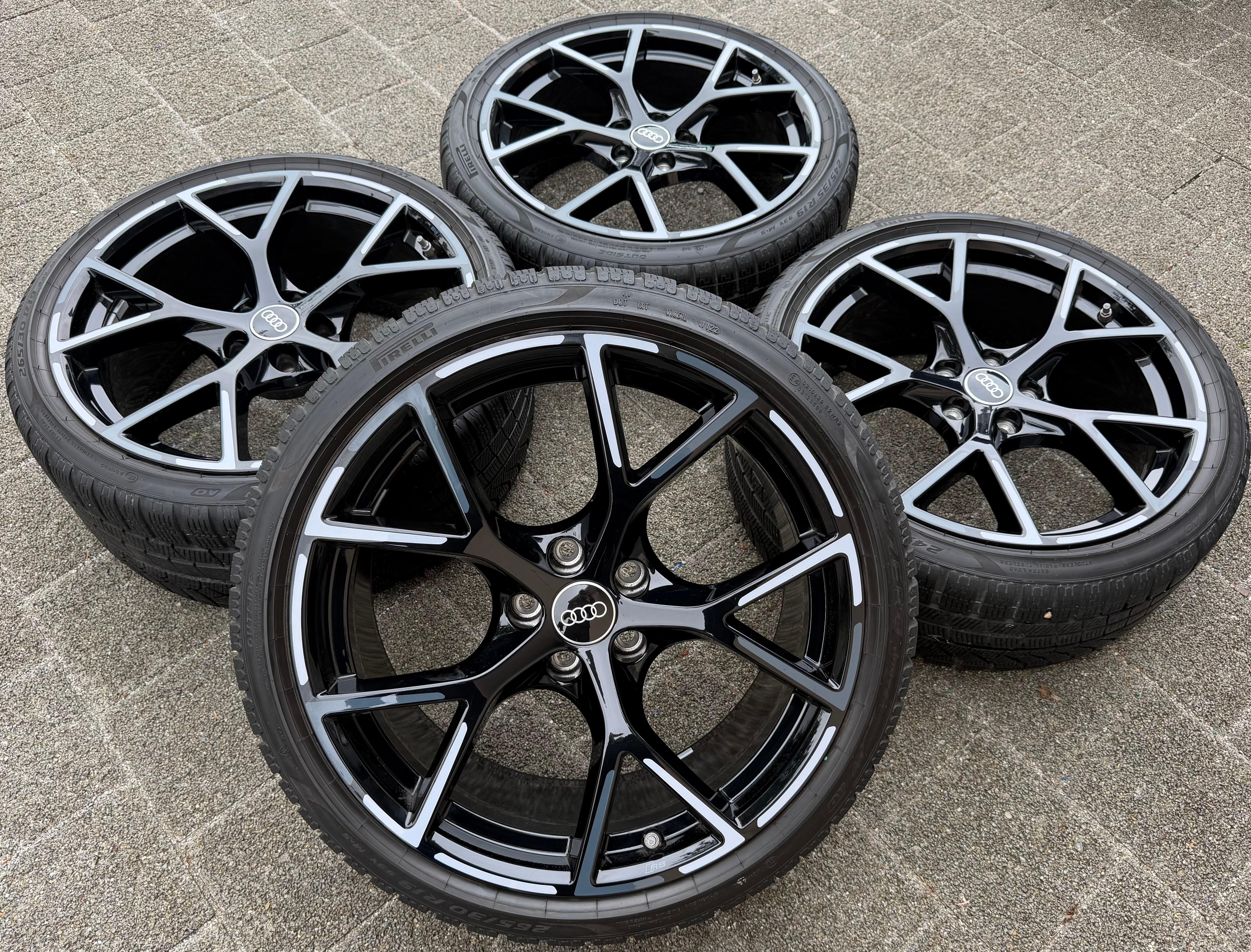 4 Original 19" Alu Winterräder Audi RS3 8Y 8Y0601025BQ 8Y0601025BP Pirelli