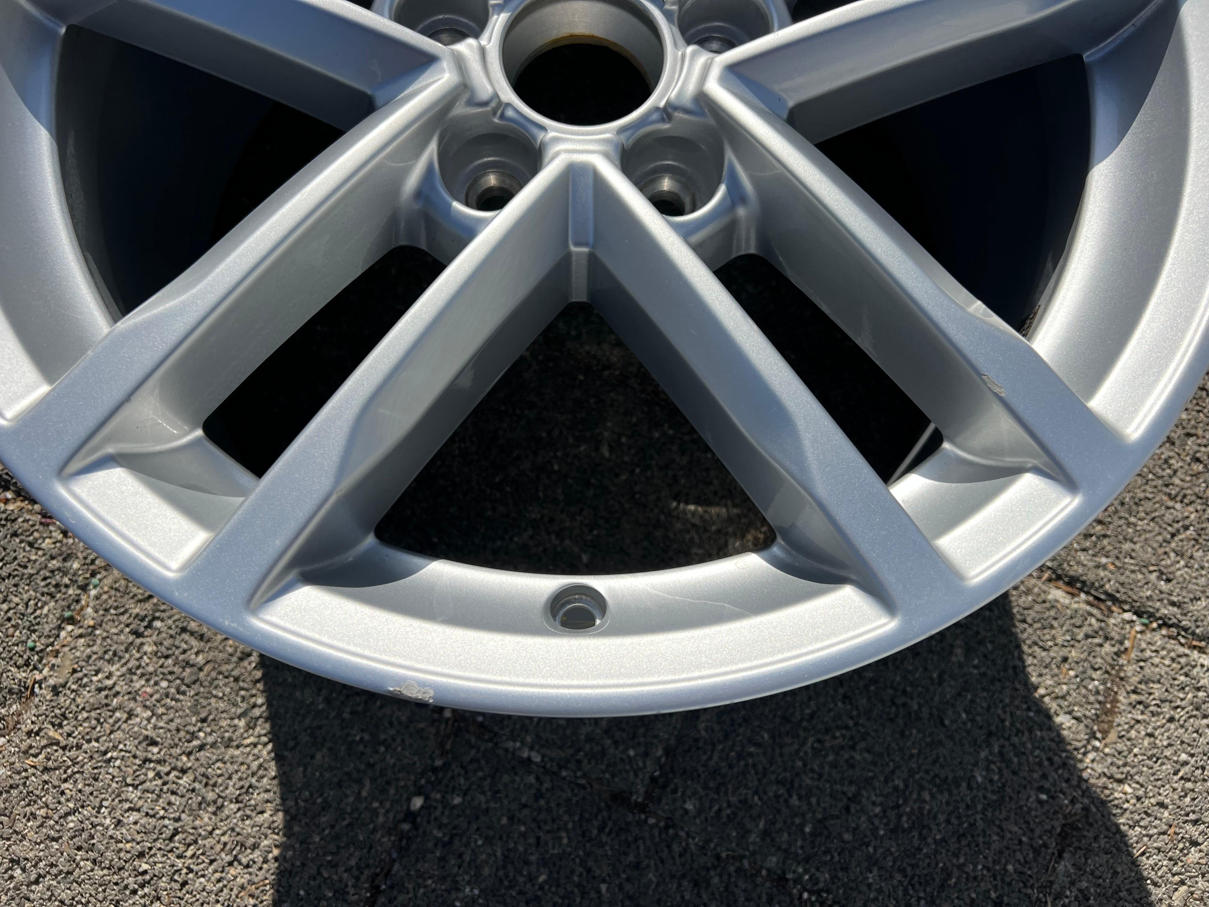 1 X CERCHIO ORIGINALE 17" IN ALLUMINIO AUDI TT 8S 8S0601025A 8,5x17 ET50 FREIHAUS