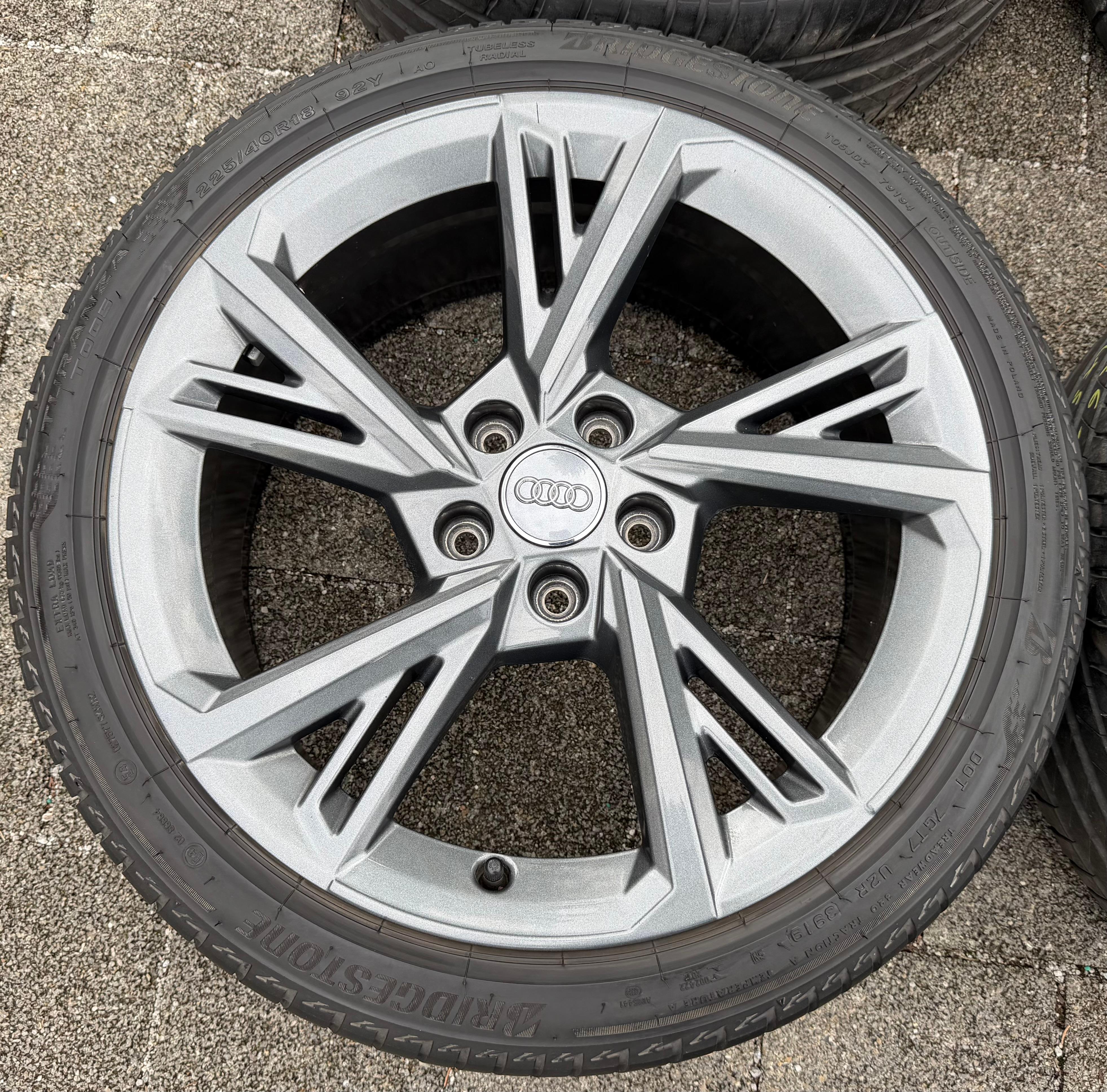 4 Original 18" Alu Sommerräder Audi A3 8Y S3 8Y0601025G 225/40R18 92Y Bridgestone