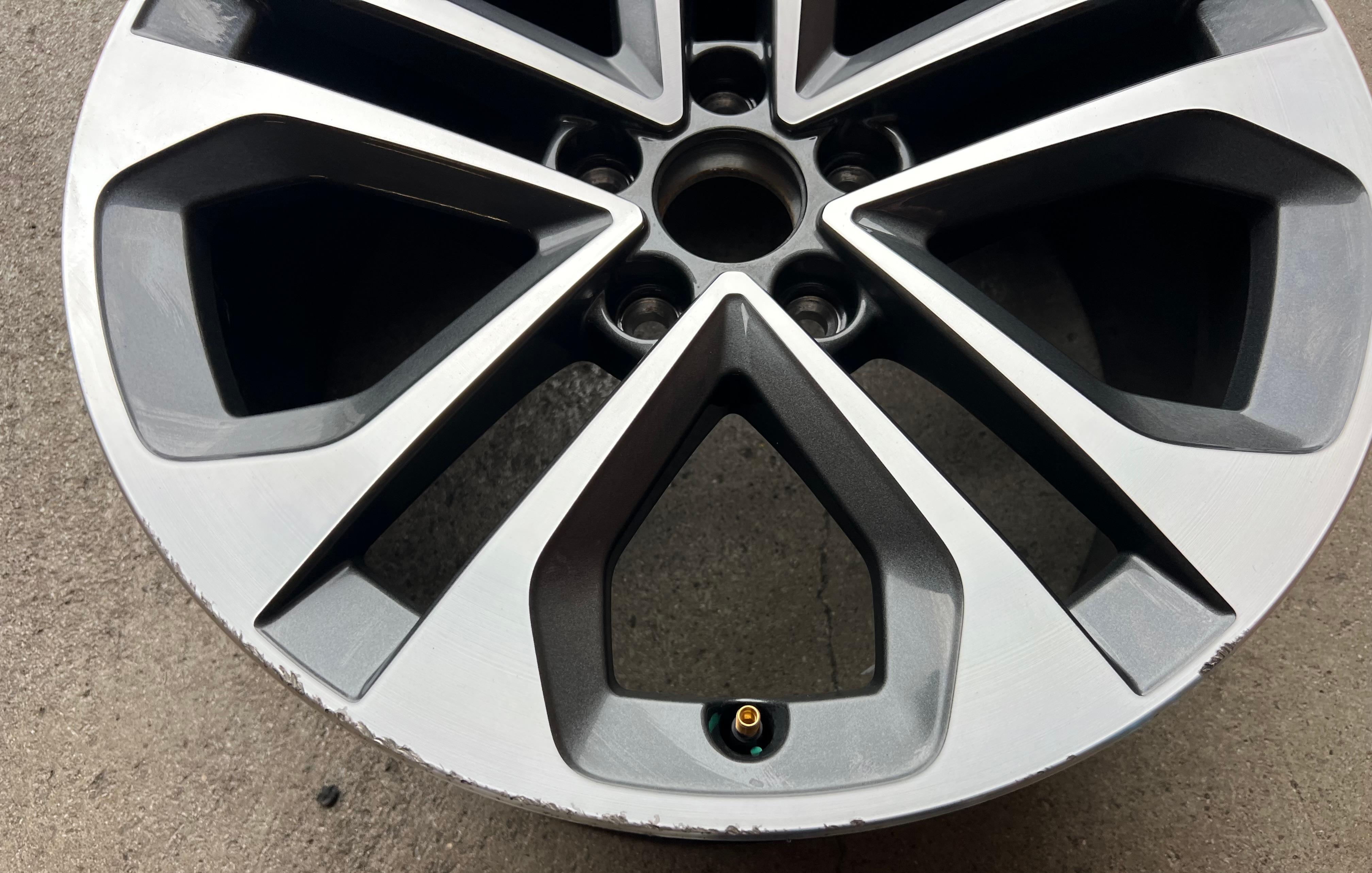 1 X LLANTA DE ALEACIÓN ORIGINAL 18" AUDI A3 S3 8Y 8Y0601025CE 8x18 ET46 ENTREGA GRATUITA