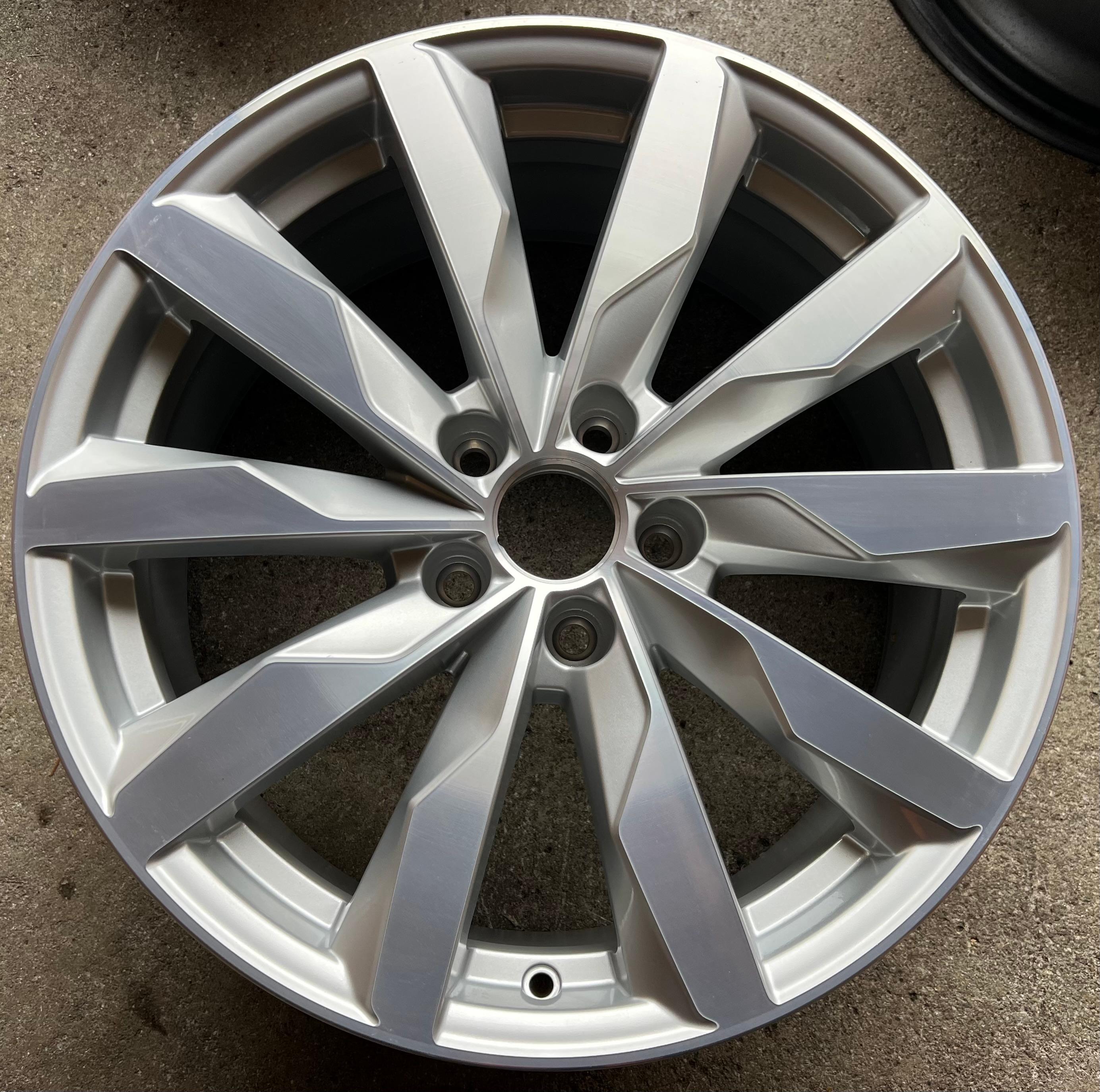 1 X ORIGINAL 18" ALUFELGE FELGE AUDI A4 8W 8W0601025S 8x18 ET40 FREIHAUS