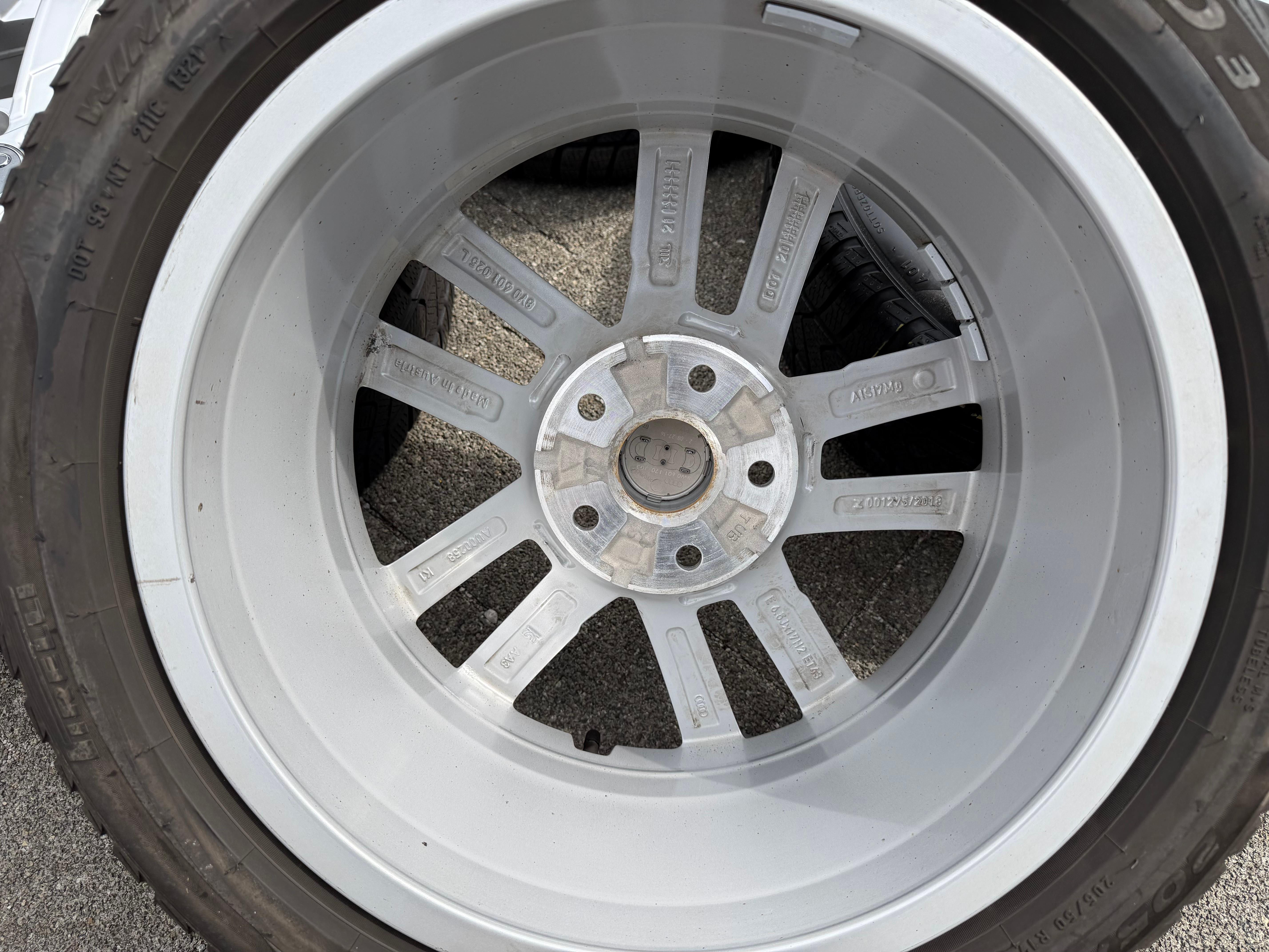 4 Original 17" Alu Winterräder Audi A3 S3 8V 8Y0601025L 205/50R17 93H Pirelli