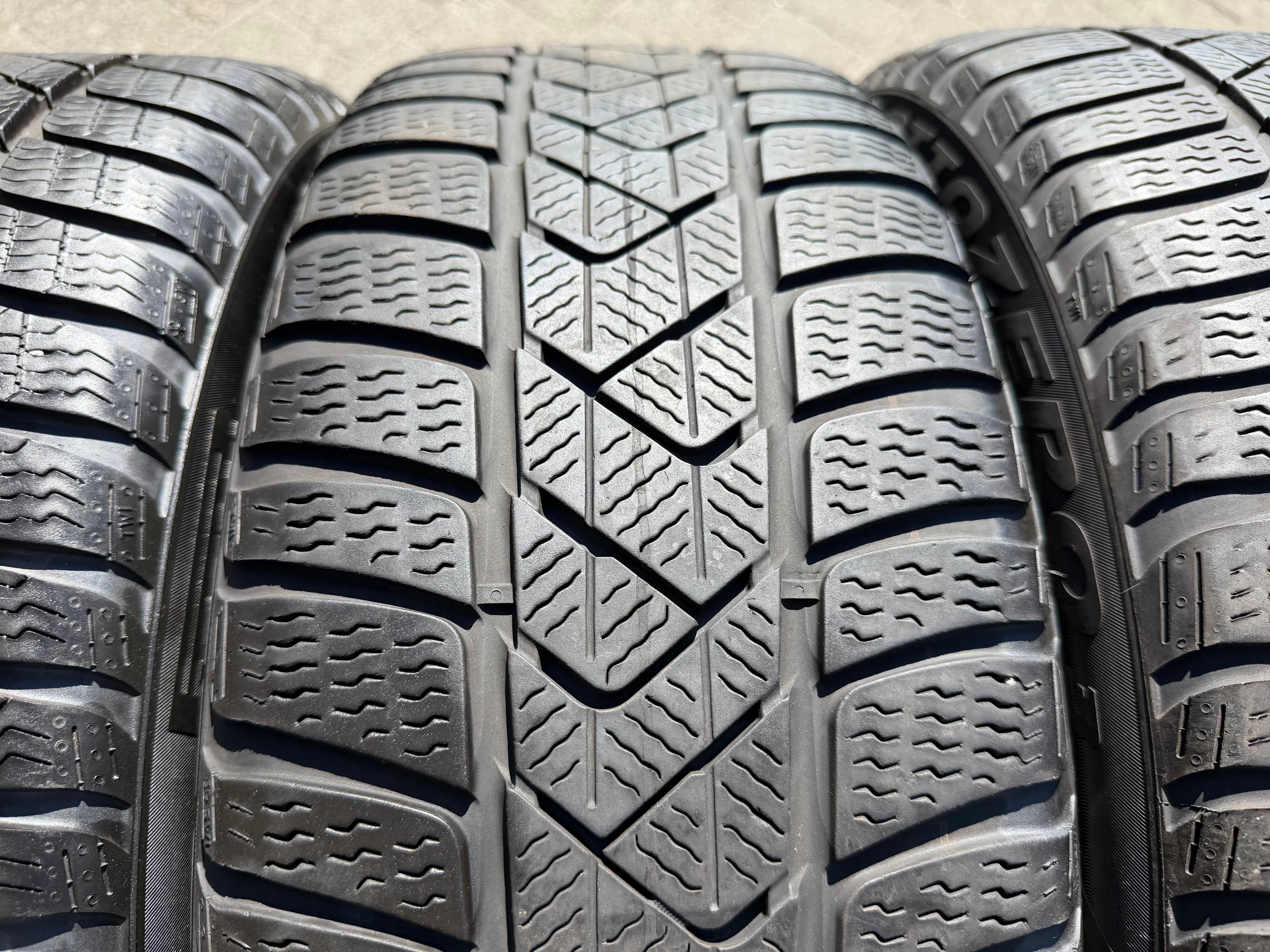 4 Original 17" Alu Winterräder Audi A3 S3 8V 8Y0601025L 205/50R17 93H Pirelli