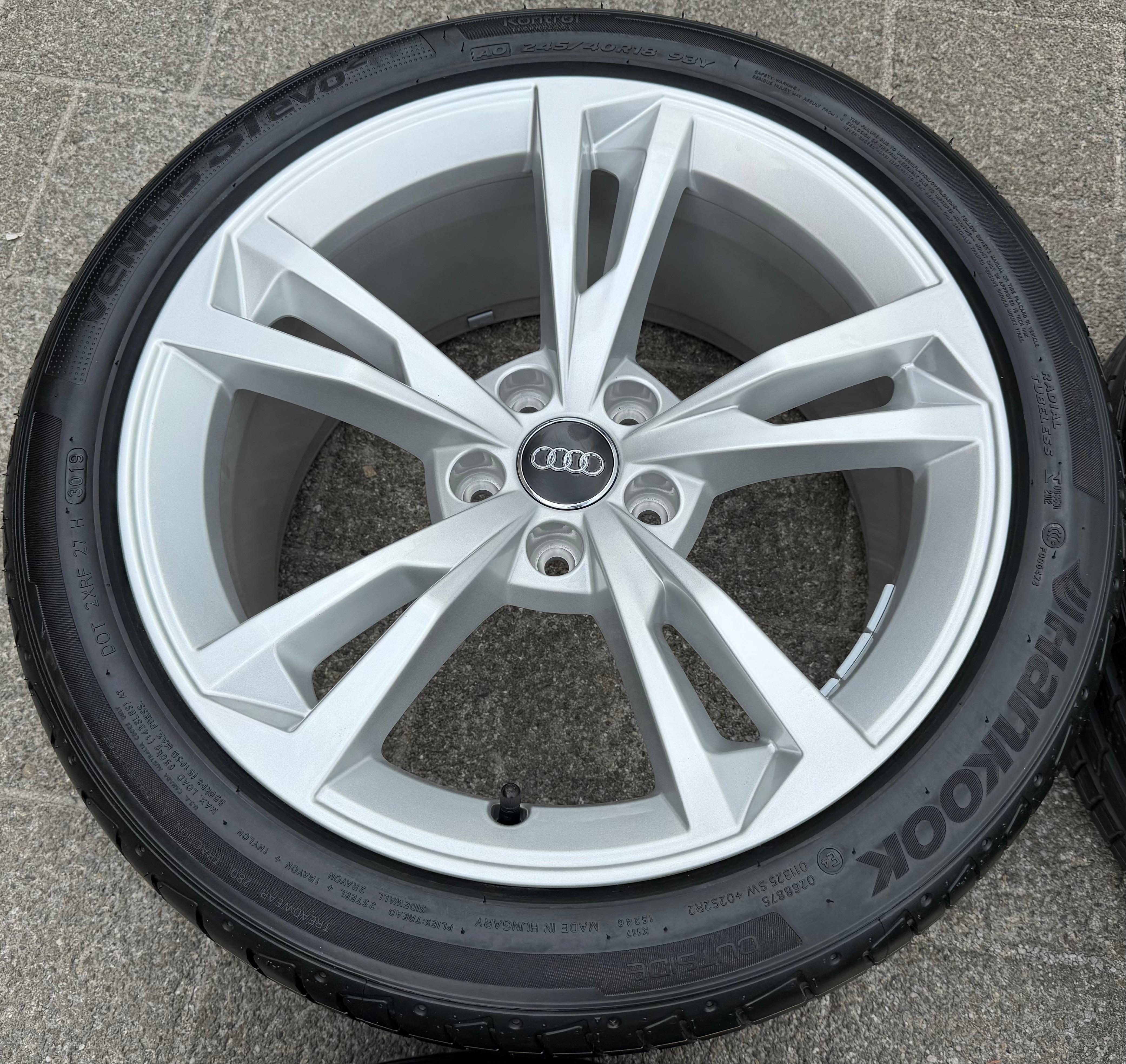 4 cerchi in lega Sommer da 18" originali per Audi A5, S5, 8W, B9, F5, 245/40R18, 93Y, 8W0601025AK, Hankook
