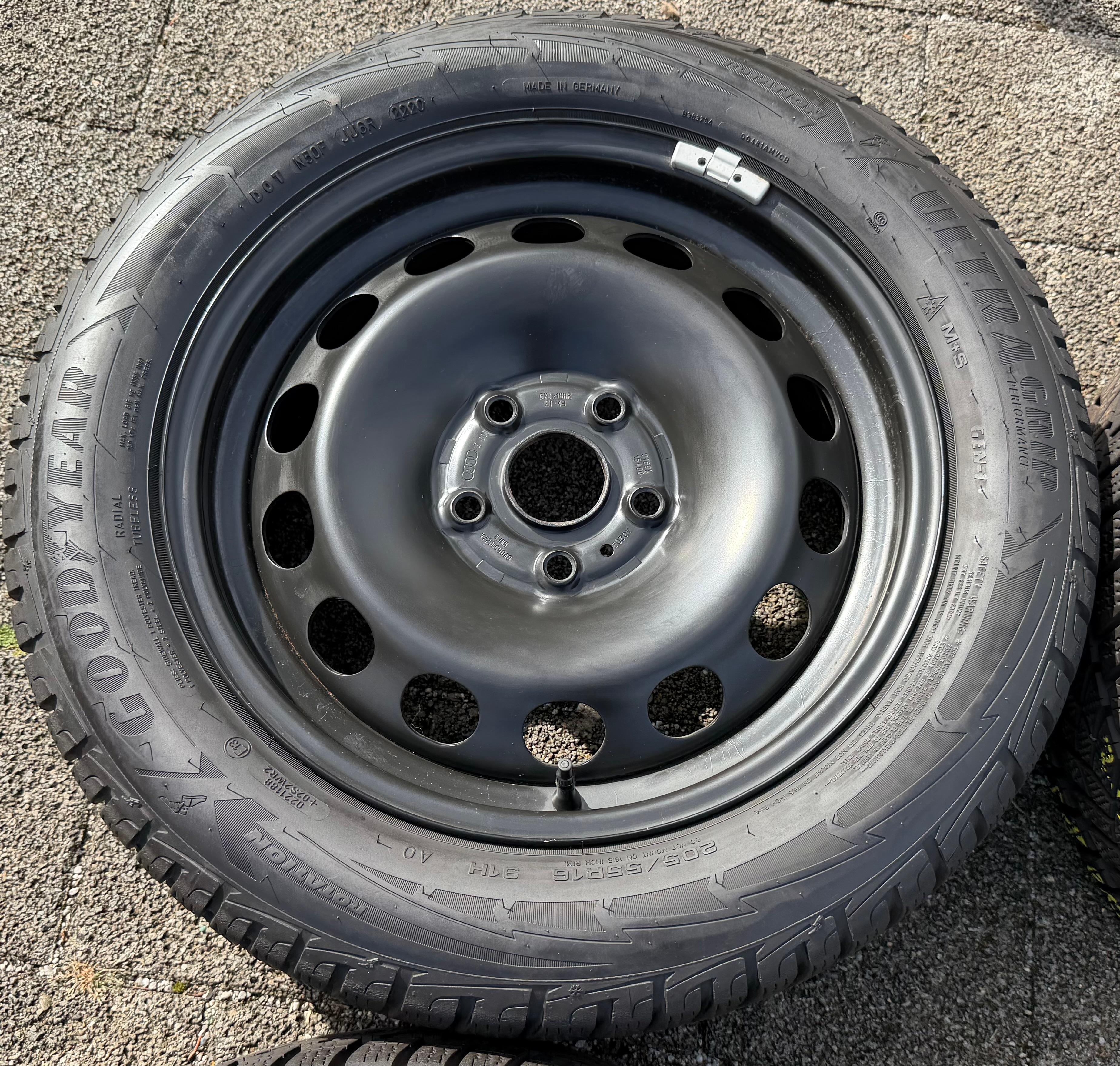 4 Winterräder Audi A3 8V Sportback Cabrio  205/55R16 91H Goodyear 8V0601027A