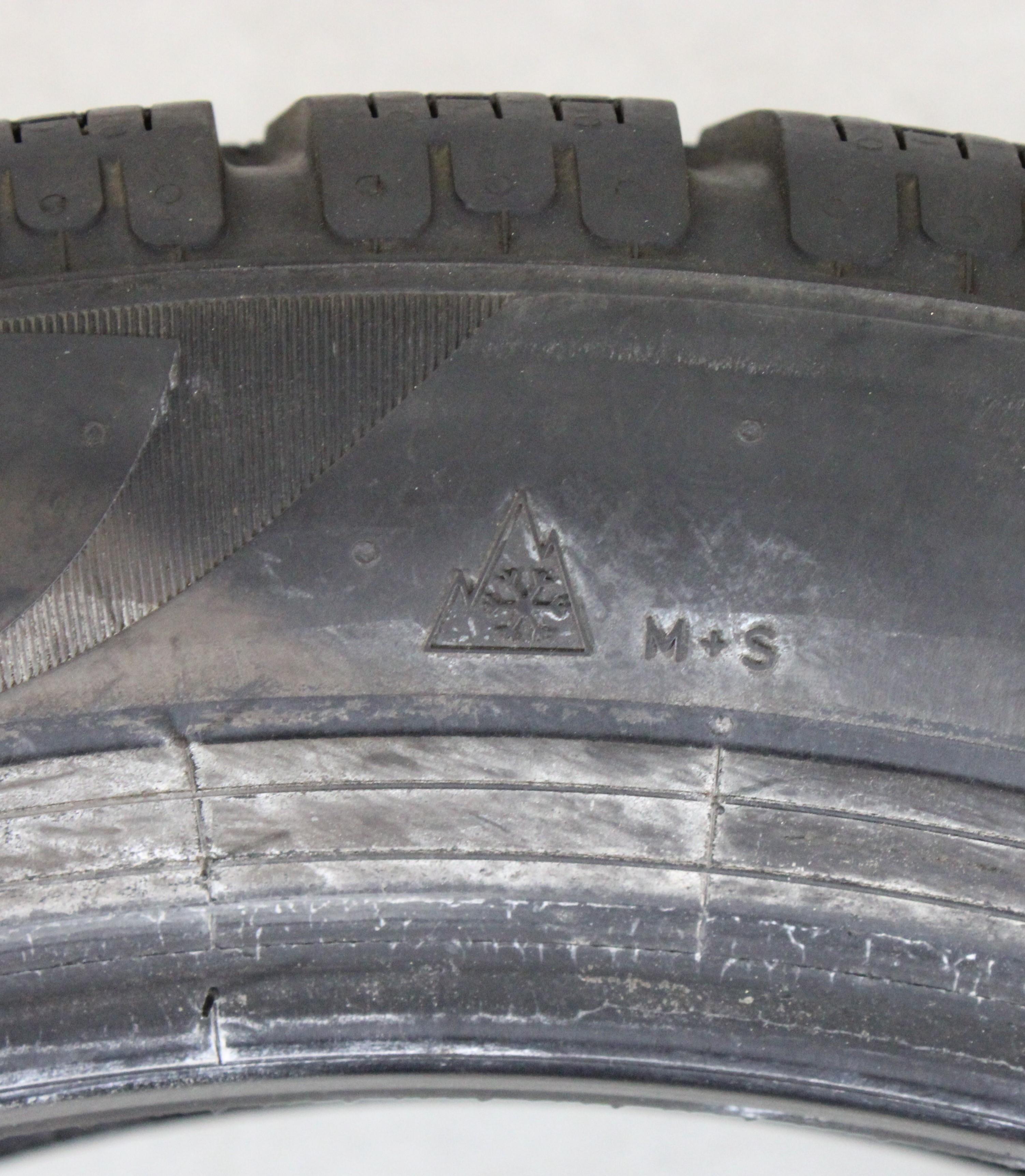 1 x 255/40R19 100Y Winterreifen Pirelli Pzero Winter * 7mm 2022