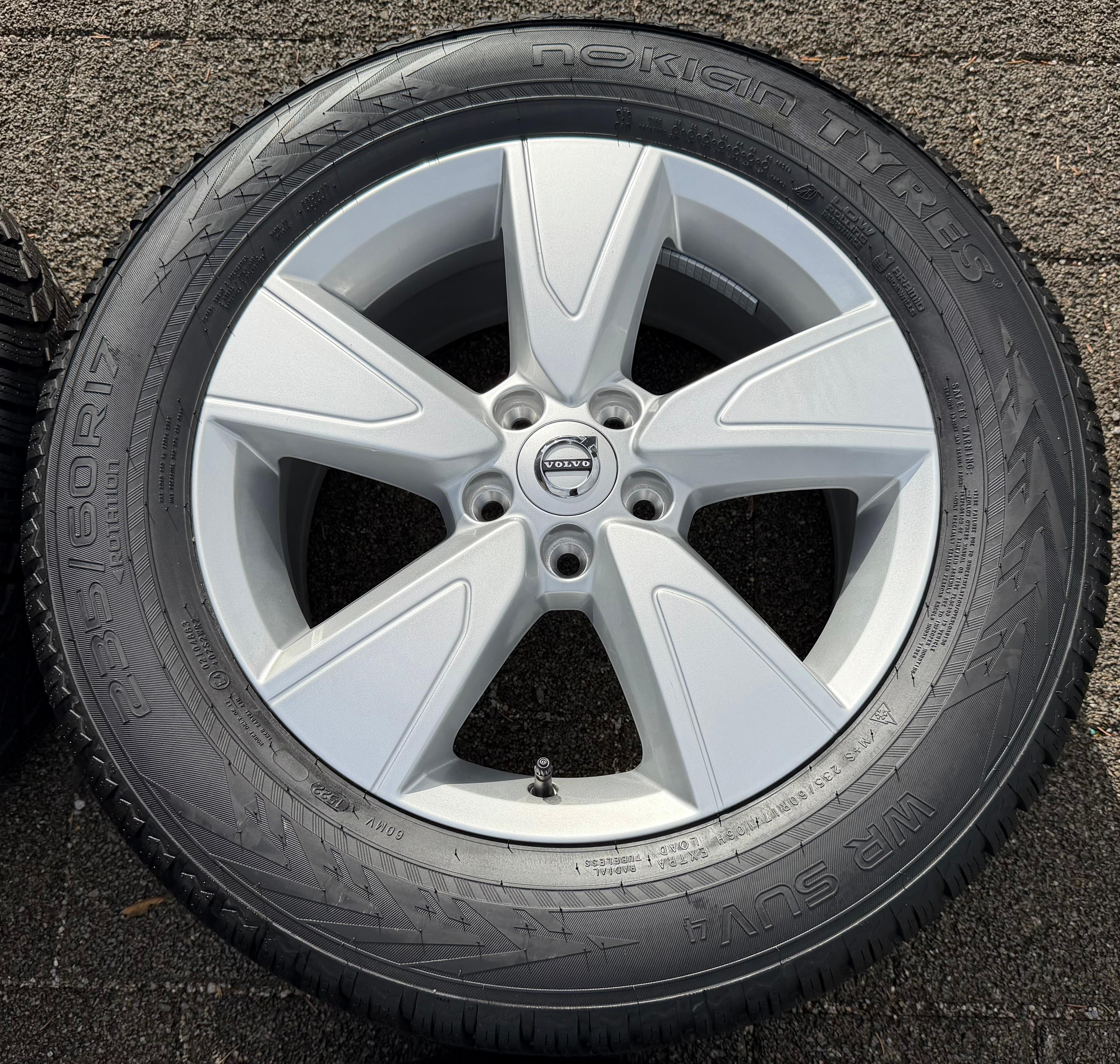 4 ruedas de invierno de aleación originales de 17" para Volvo XC40 235/60R17 106H 31680565 2022 NUEVAS