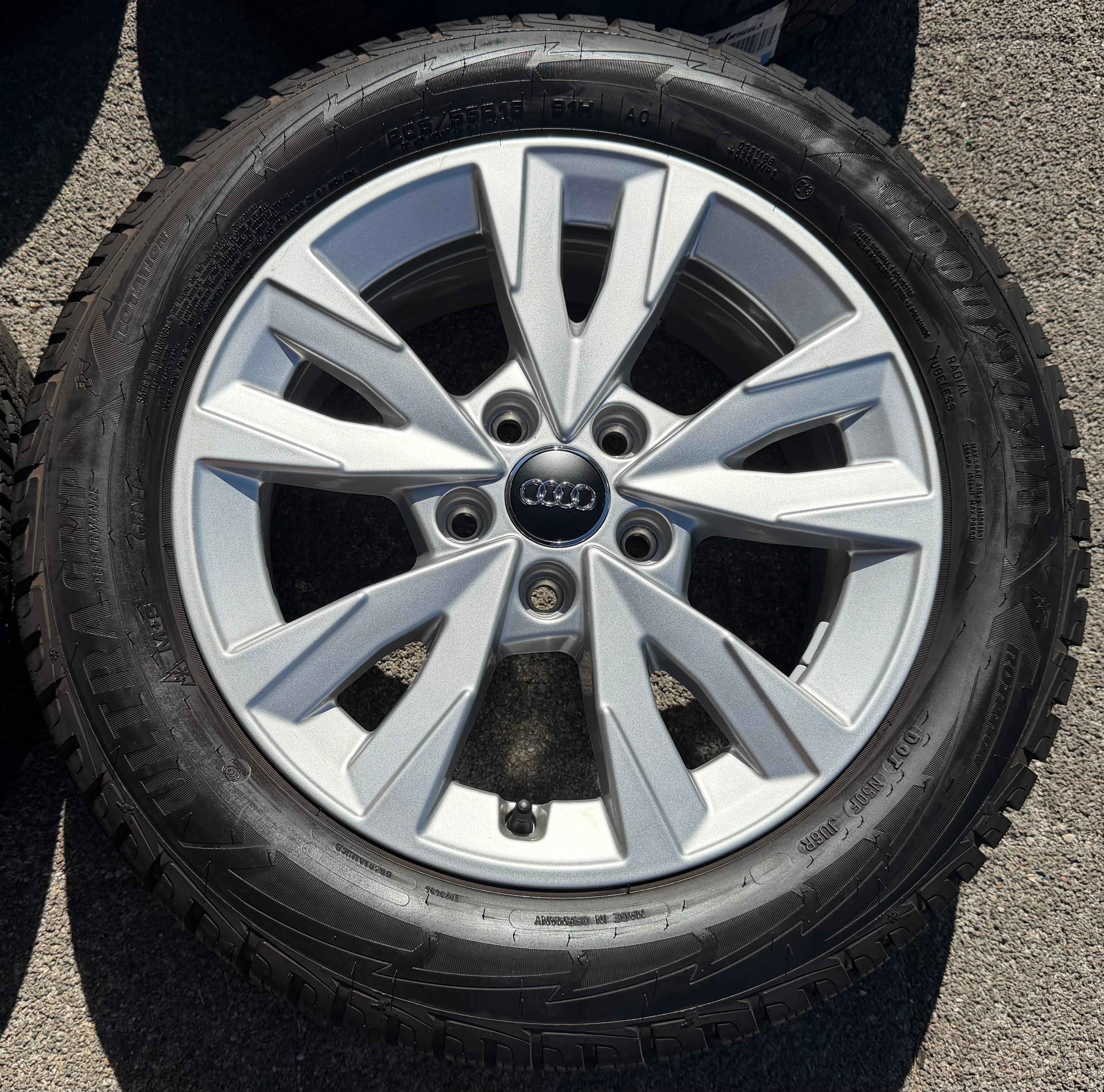 4 Original Alu Winterräder Audi A3 8Y 8Y0071496 205/55R16 91H Goodyear