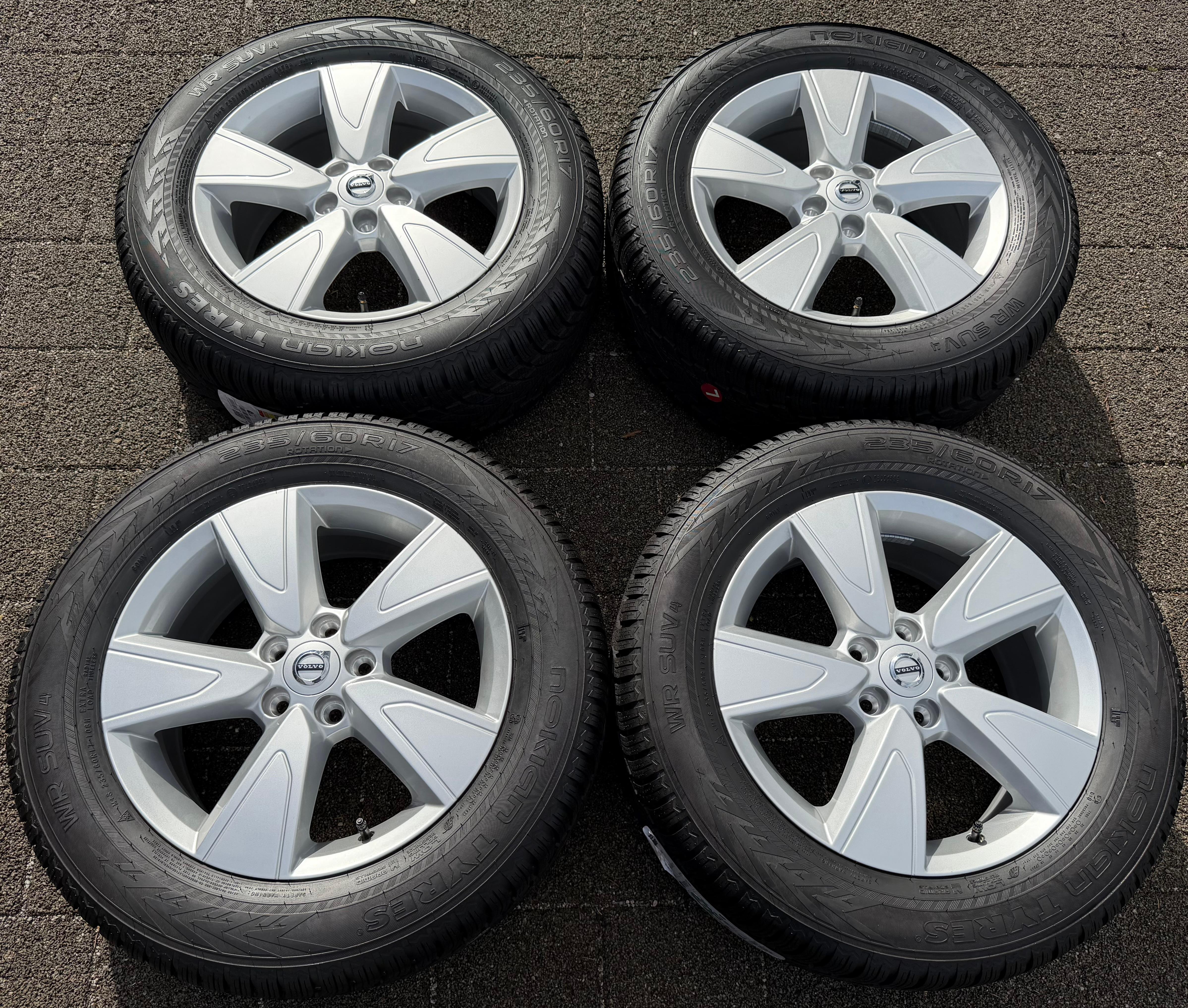 4 ruedas de invierno de aleación originales de 17" para Volvo XC40 235/60R17 106H 31680565 2022 NUEVAS