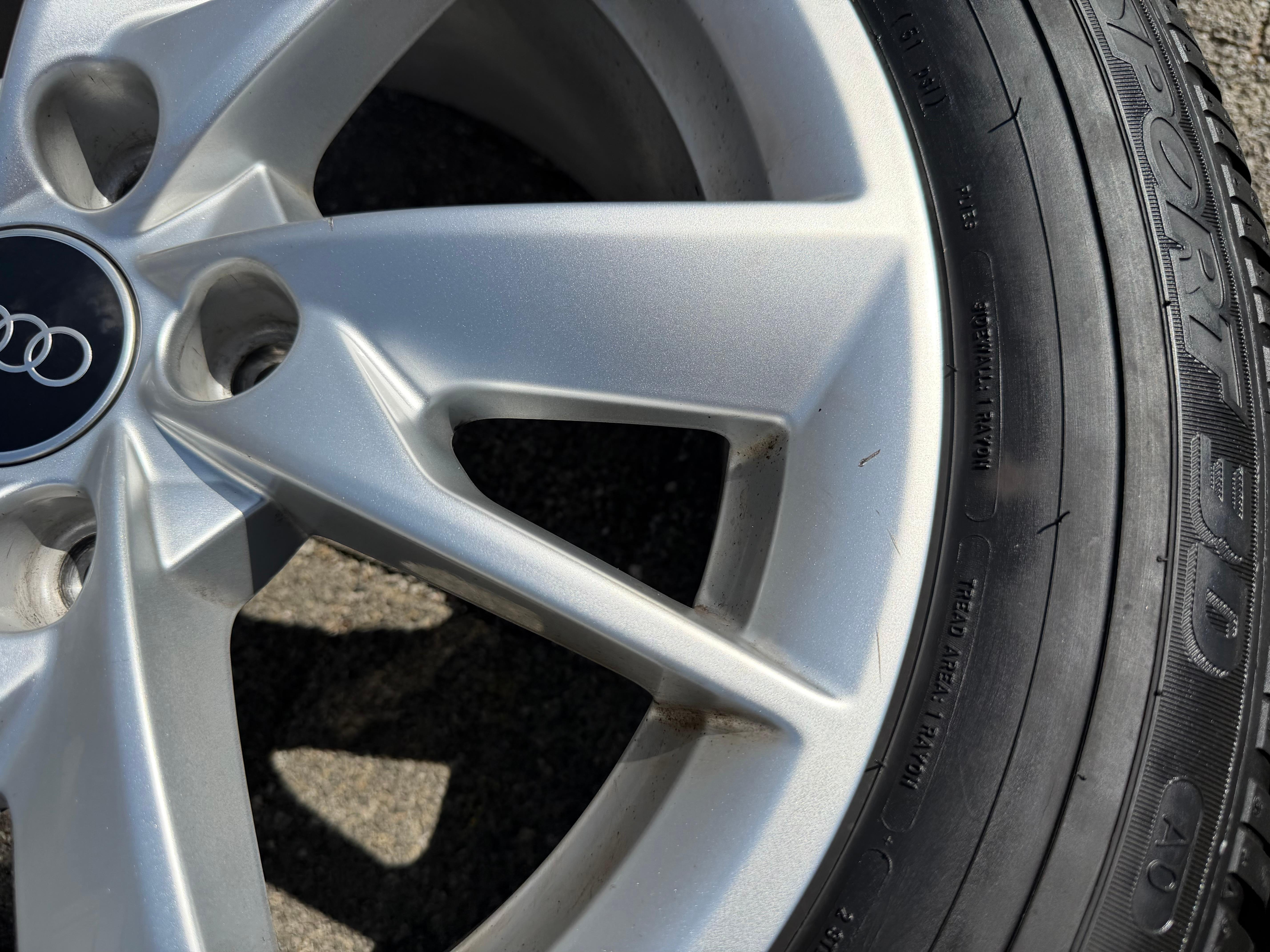 4 ruedas de aleación originales de invierno Audi A4 8W B9 8W0601025A 205/60R16 92H Dunlop