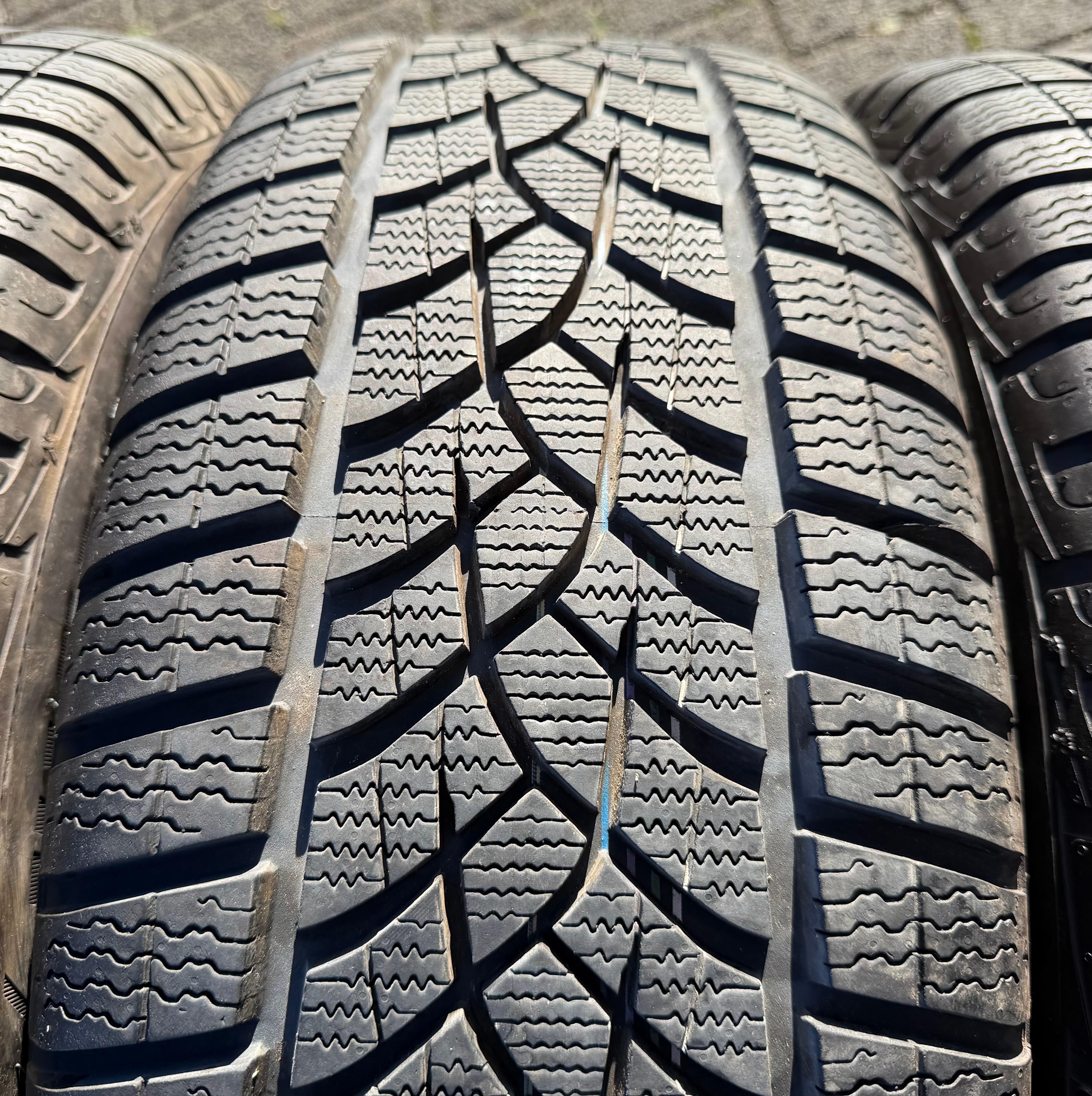 4 Original 18" Alu Winterräder Audi Q3 F3 83A 83A601025J 235/55R18 104H Goodyear
