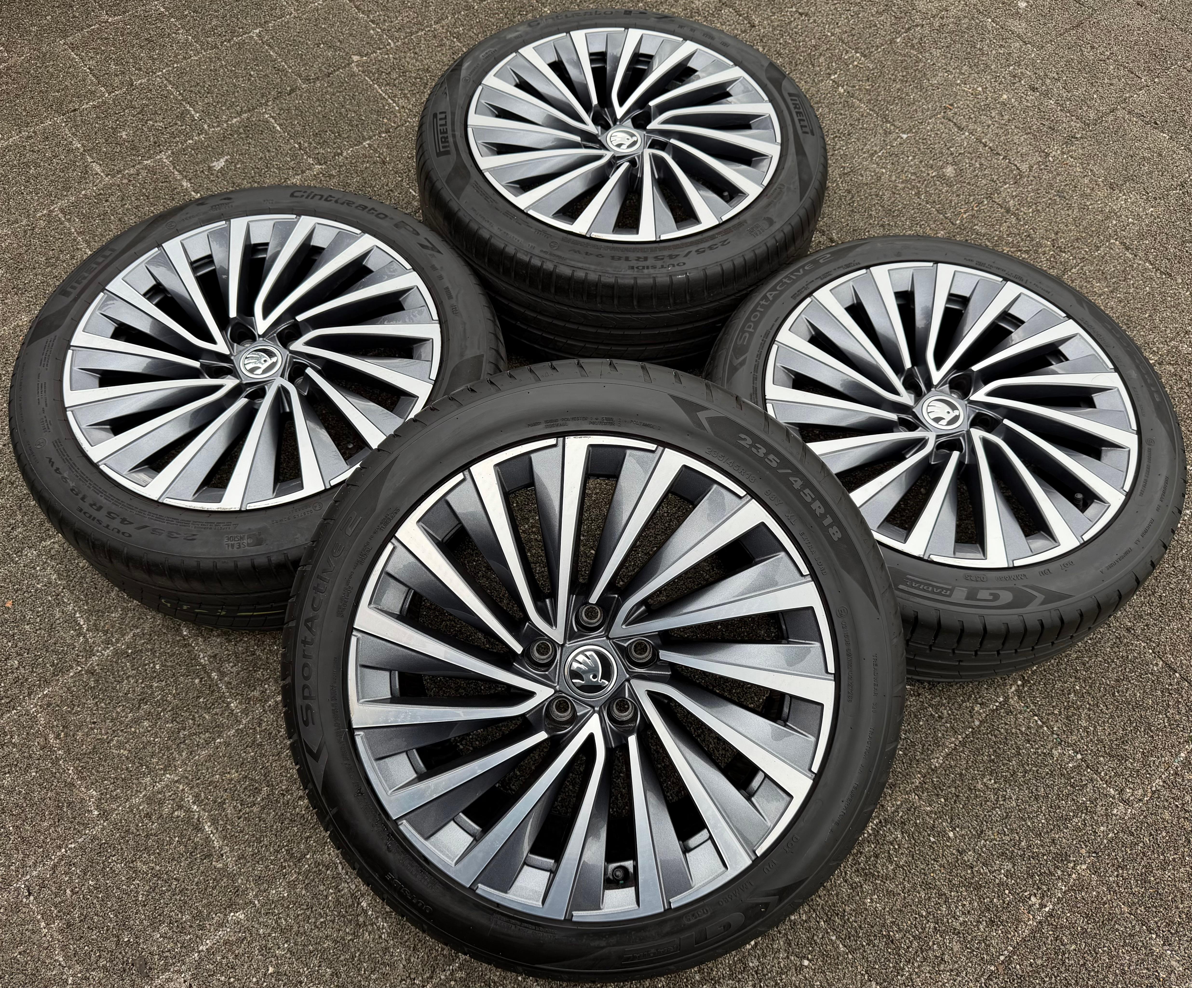 4 ruote estive originali in lega da 18" per Skoda Superb IV 4 B9 3P0601025F 235/45R18 94W