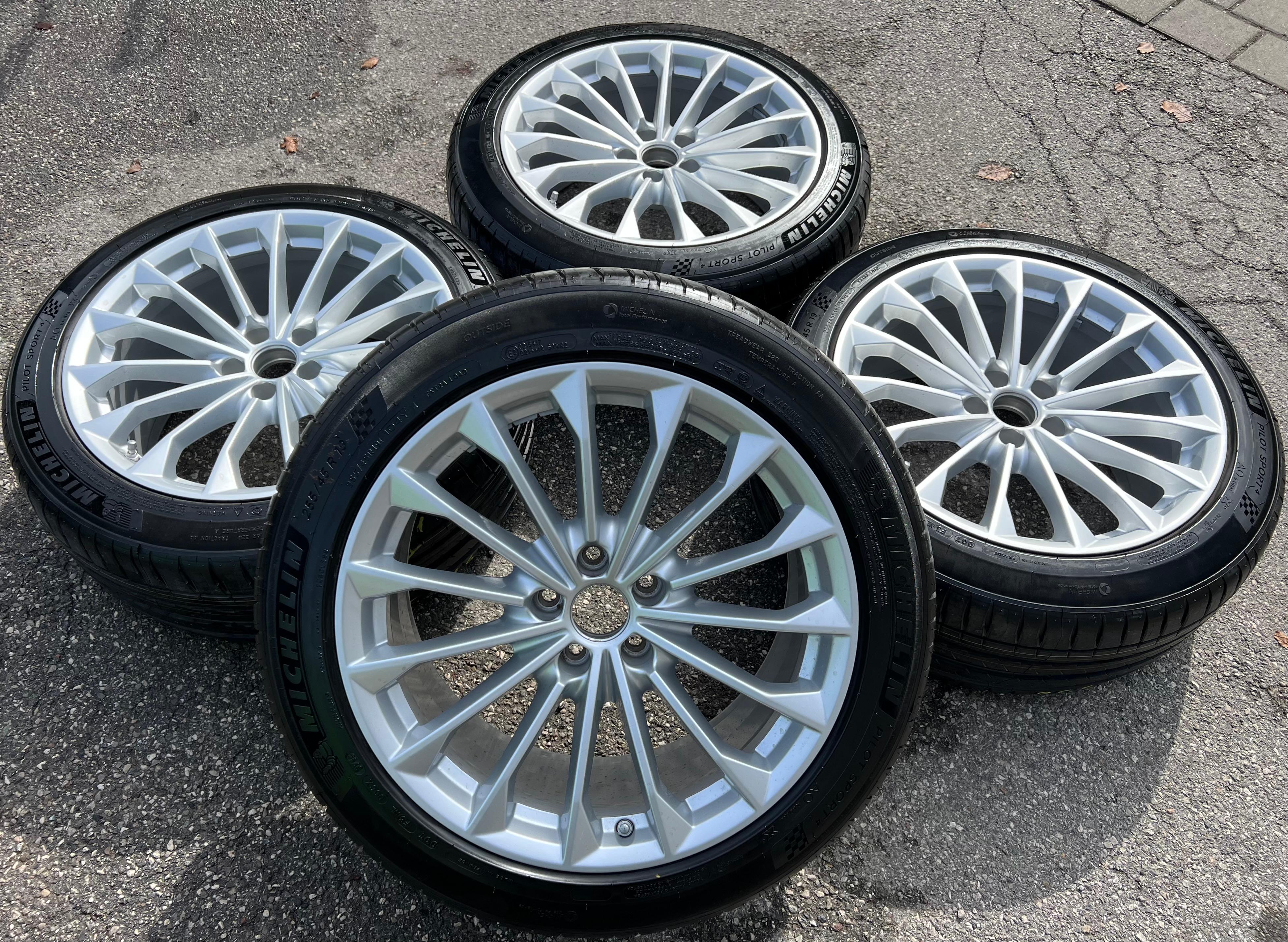 4 ORIGINAL 19" ALU SOMMERRÄDER AUDI A8 4N 255/45R19 104Y 4N0601025B TOP FREIHAUS