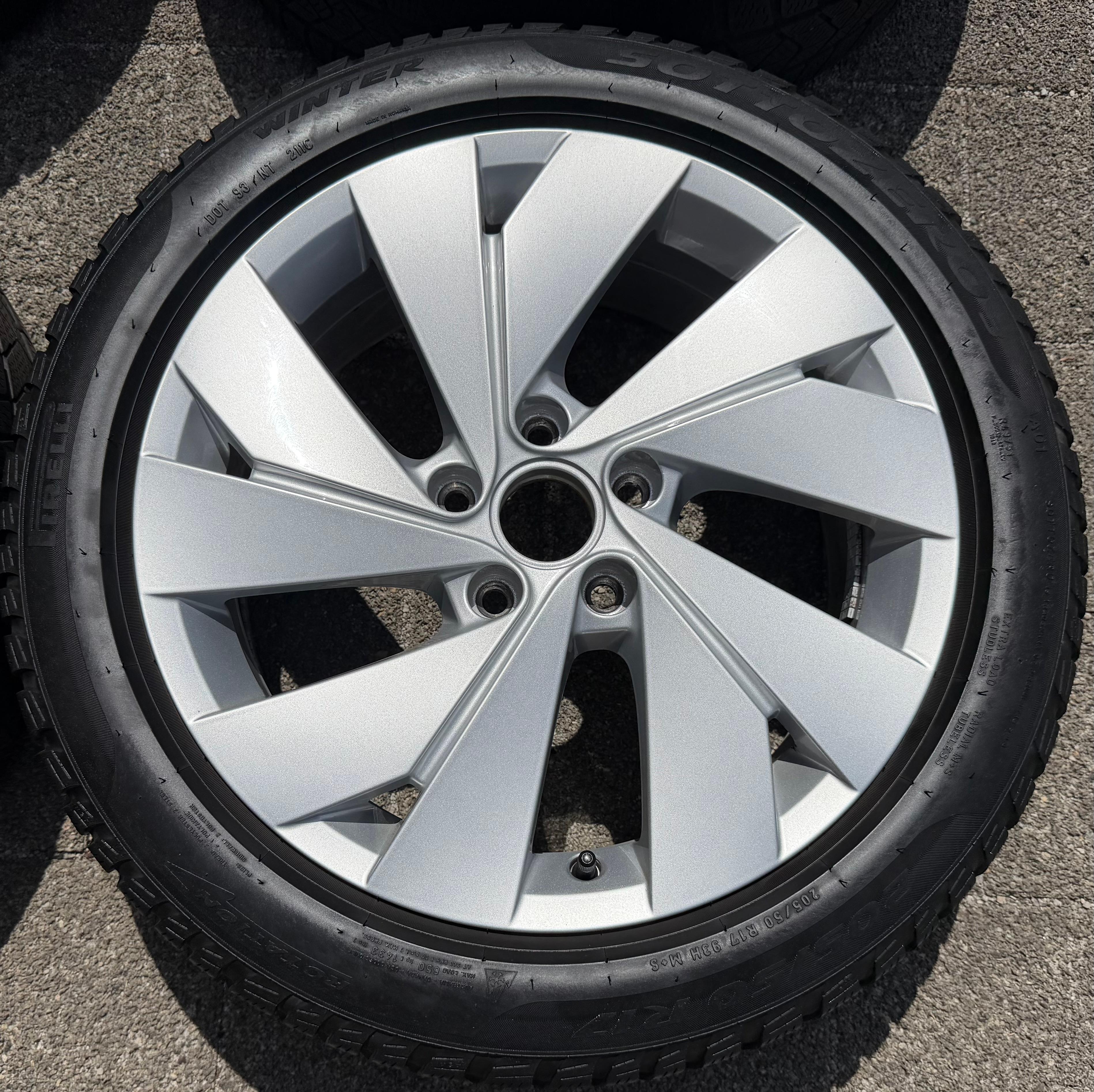 4 ORIGINAL 17" ALU WINTERRÄDER VW GOLF VIII 8 BELMONT 5H0601025B 205/50R17 93H