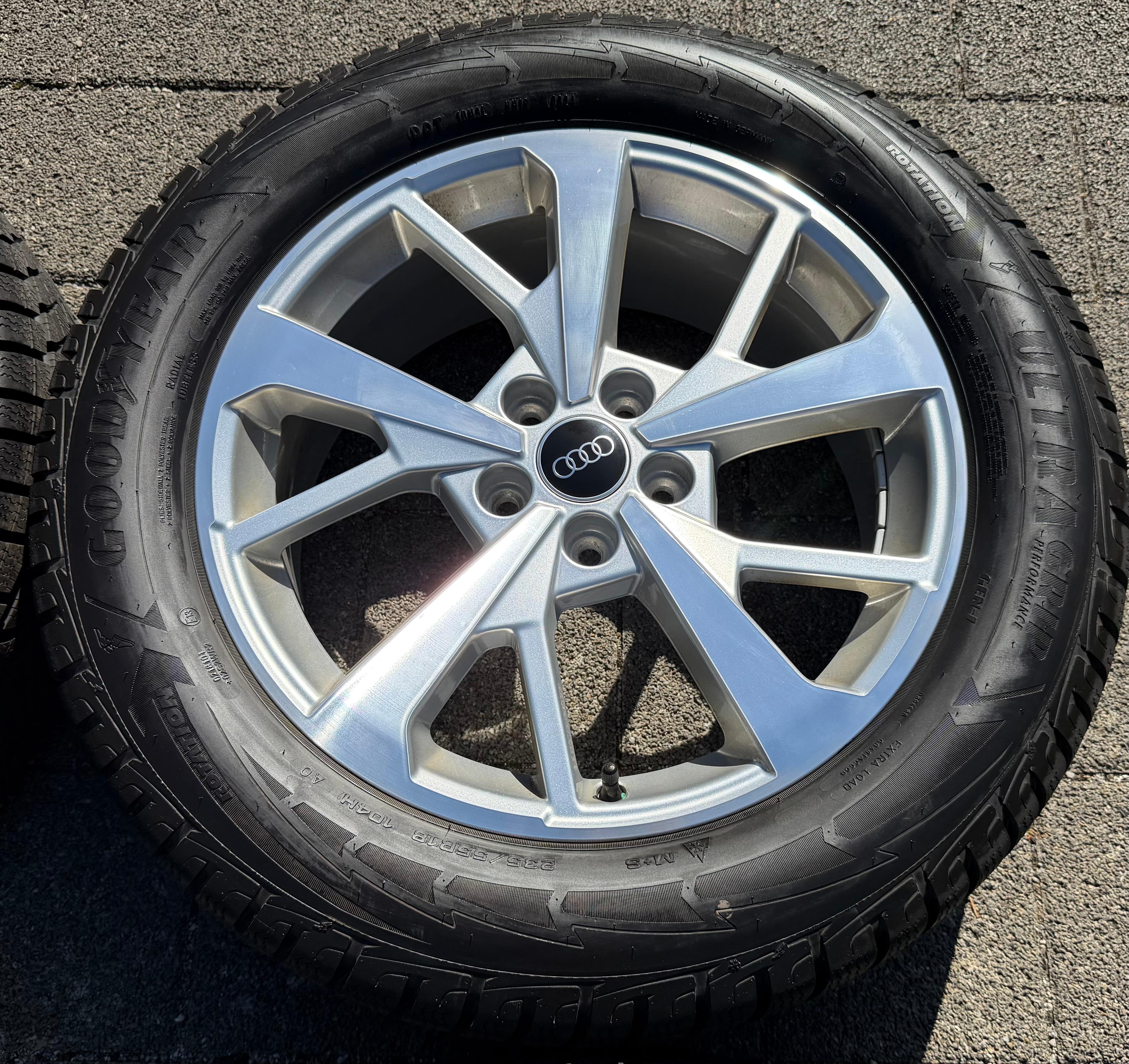 4 Original 18" Alu Winterräder Audi Q3 F3 83A 83A601025J 235/55R18 104H Goodyear