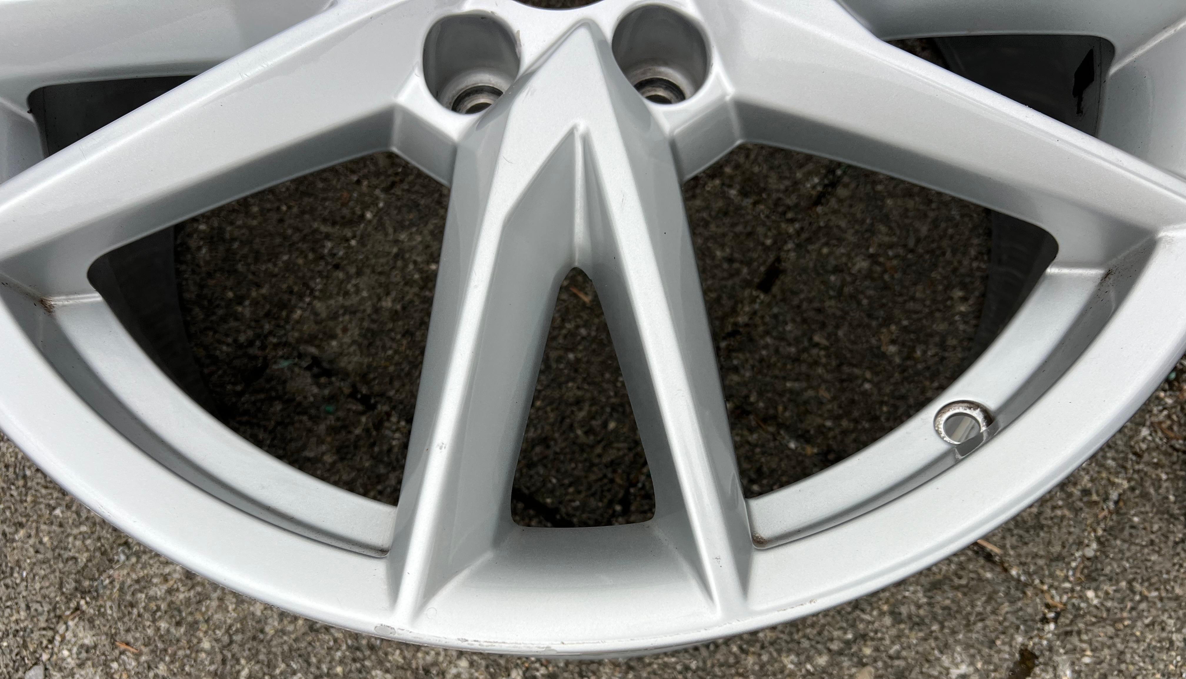 1 X LLANTA DE ALEACIÓN ORIGINAL DE 18" PARA AUDI Q2 GA GAB 81A601025F 7x18 ET45 ENVÍO GRATUITO
