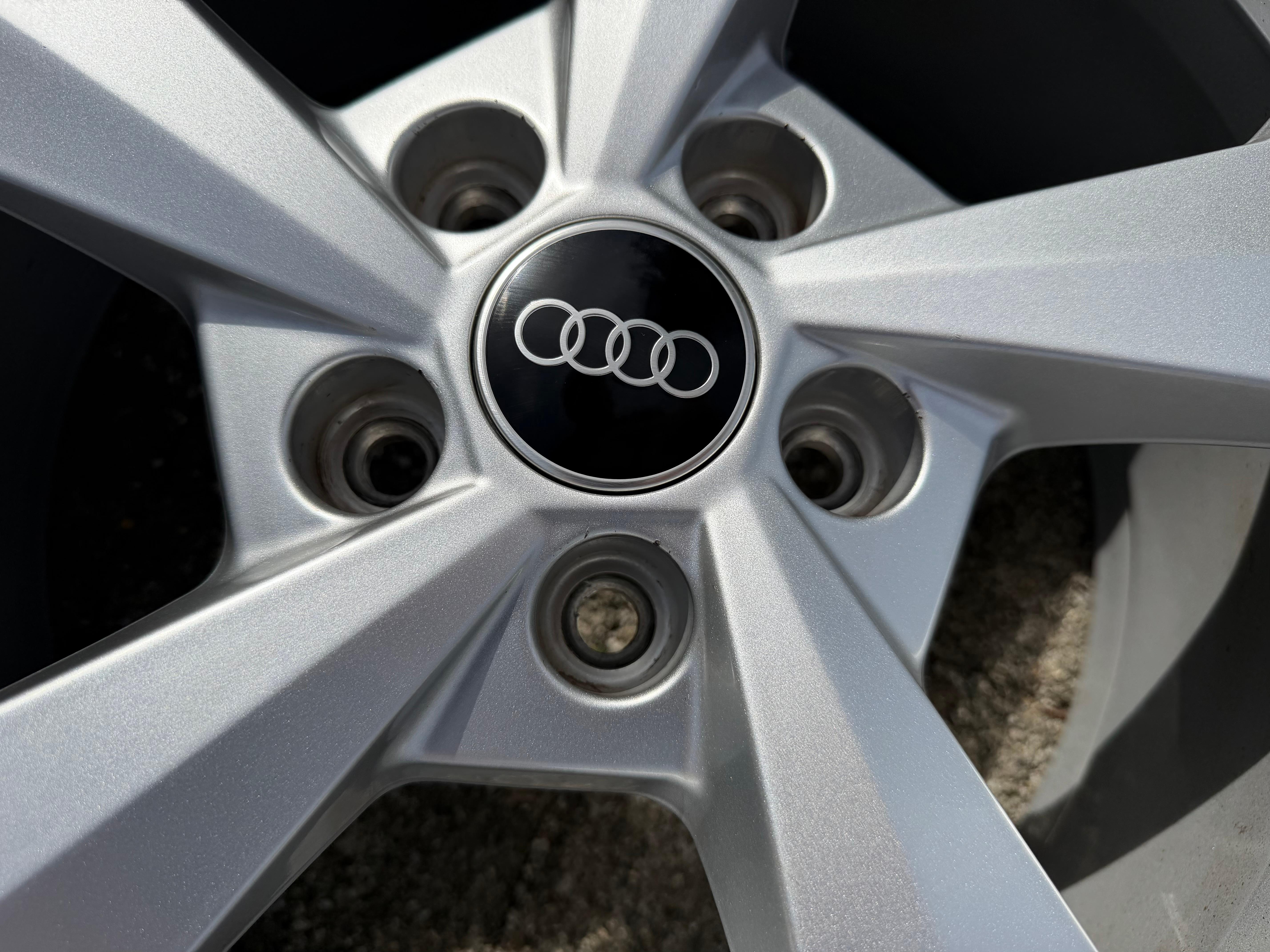 4 Original 18" Alufelgen Felgne Audi A3 S3 8Y 8Y0601025J 8x18 ET46