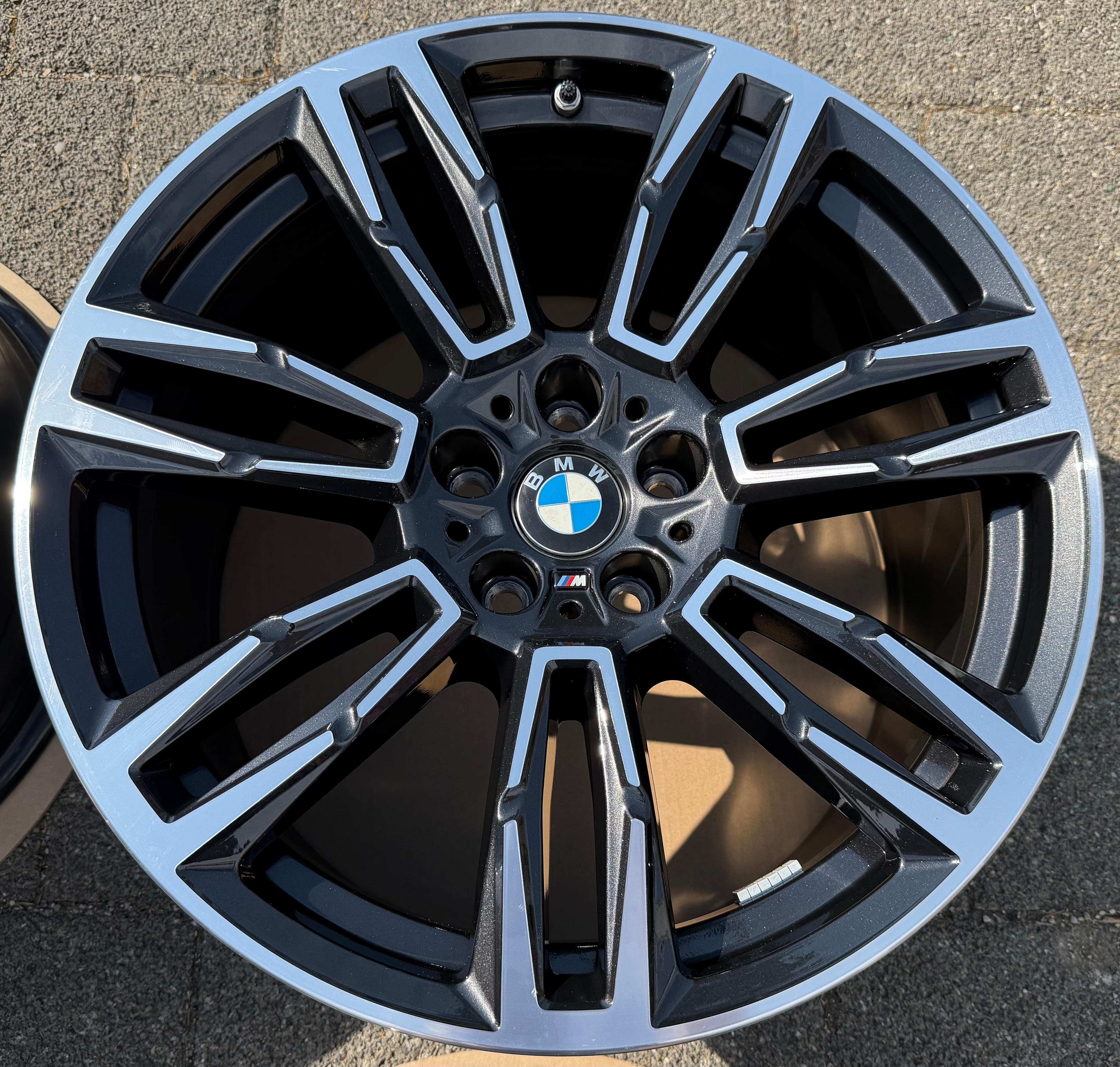 4 cerchi in lega originali da 19" per BMW Serie 5 G60 G61 i5, modello 935M, codici 5A324E0 e 5A324E1