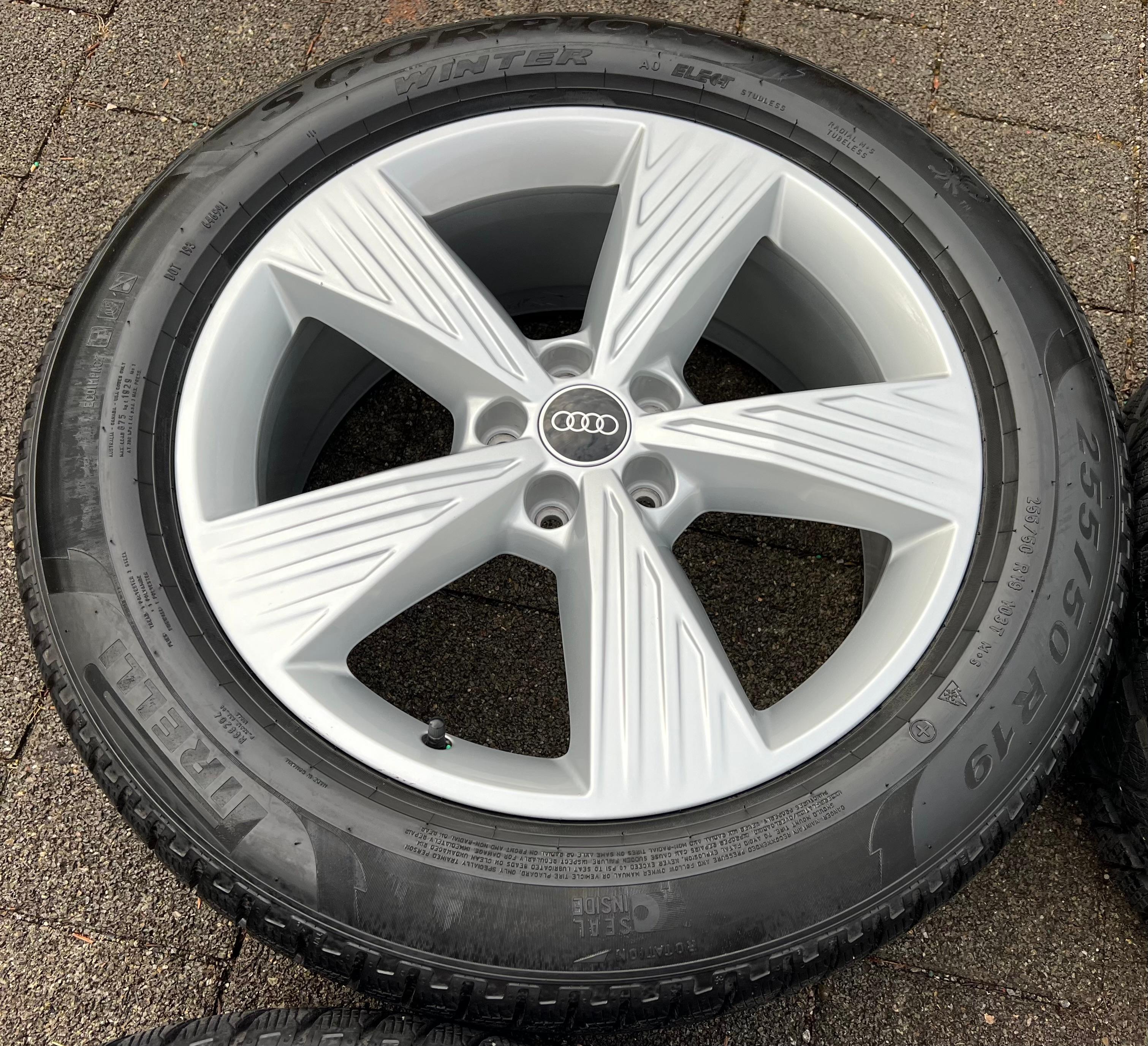 4 CERCHI INVERNALI ORIGINALI IN ALLUMINIO DA 19" AUDI Q4 E-TRON F4B 89A601025B 235/55R19 101T 255/50R19 103T