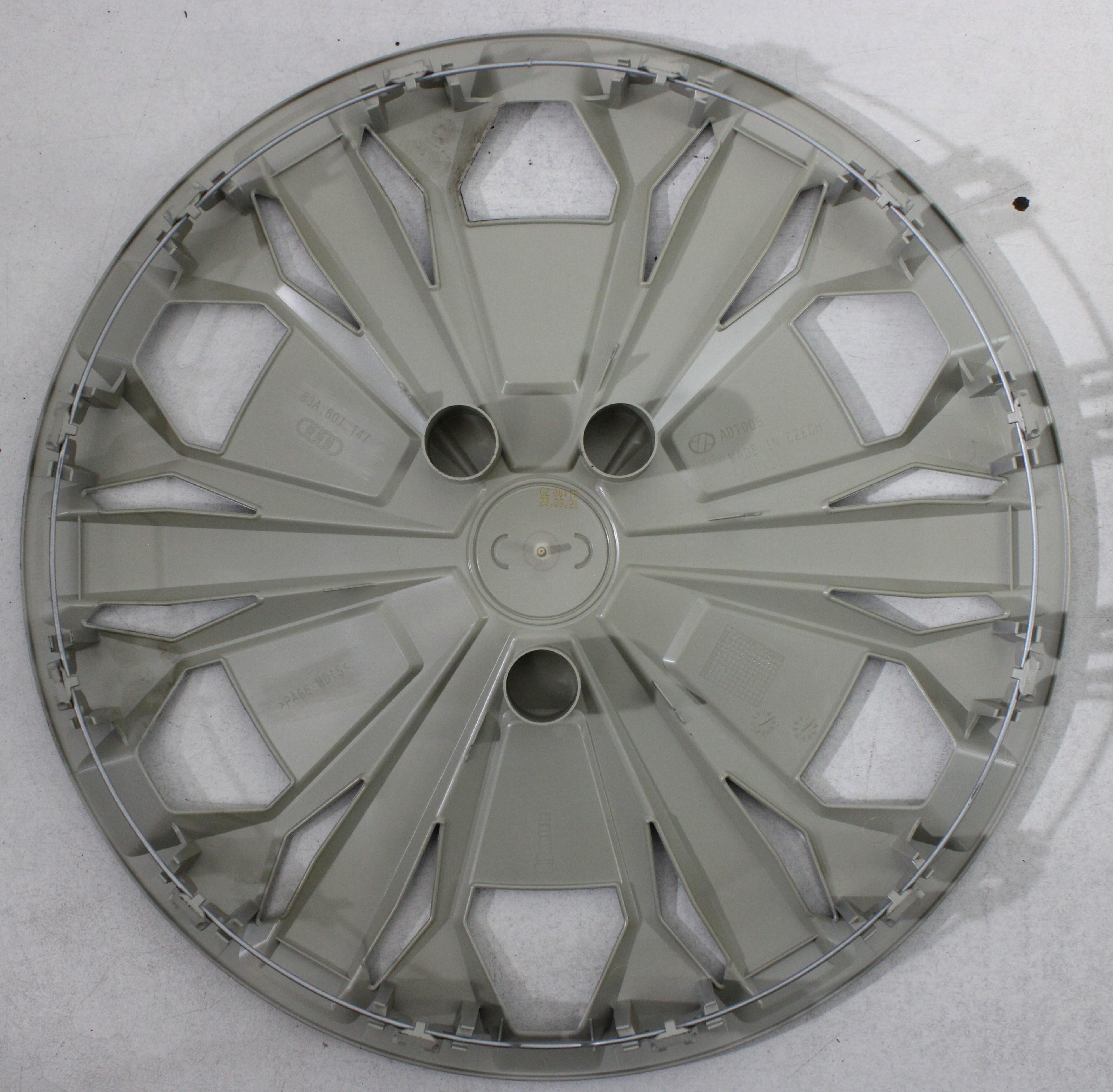 4X ORIGINELE 17" WIELDOPPEN AUDI Q3 F3 83A601147 17 INCH WIELDOPPEN GRATIS THUISBEZORGD