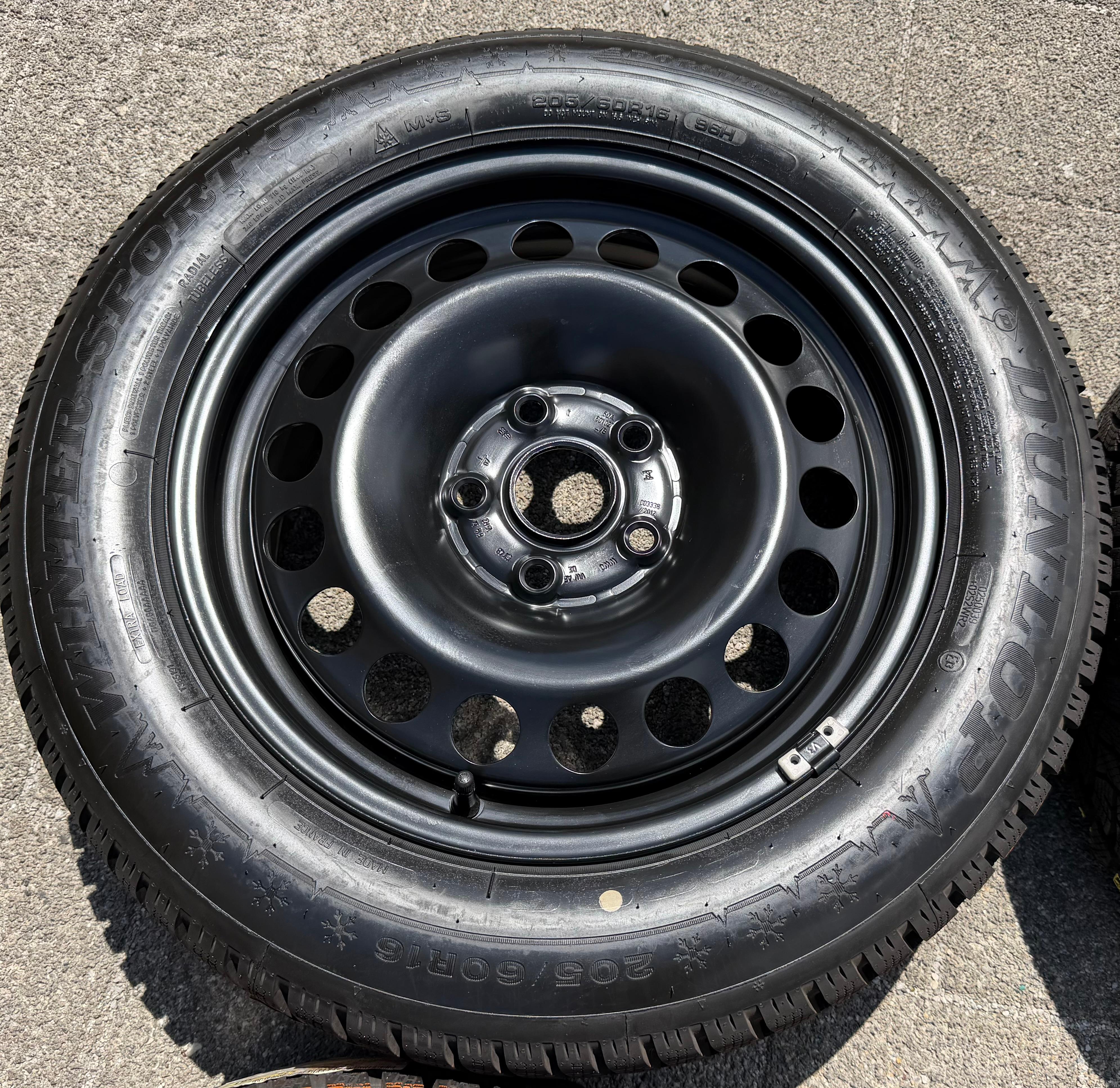 4 WINTERBANDEN VW TOURAN II 5T 205/60R16 96H 5QA601027/B DUNLOP GRATIS VERZENDING