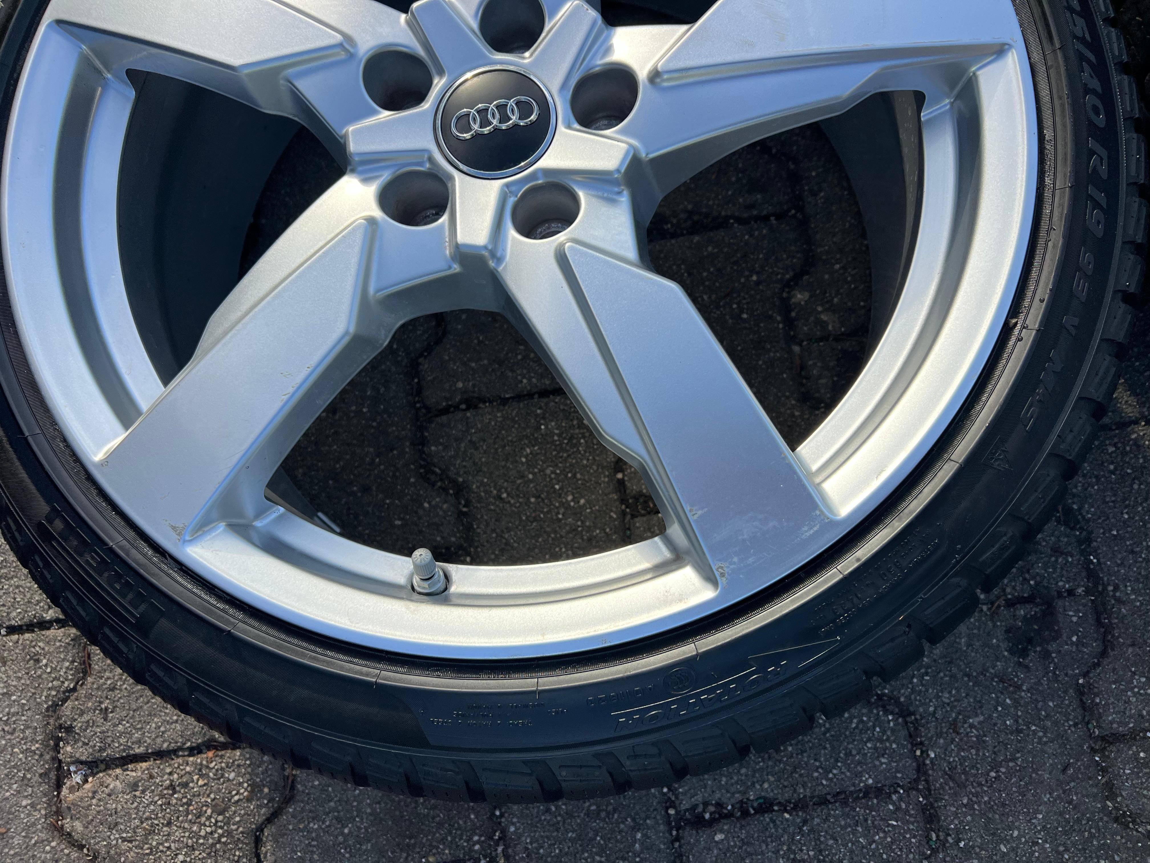 4 ORIGINAL 19" ALU WINTERRÄDER AUDI TT TTS 8S 8S0601025AG 225/40R19 93V PIRELLI