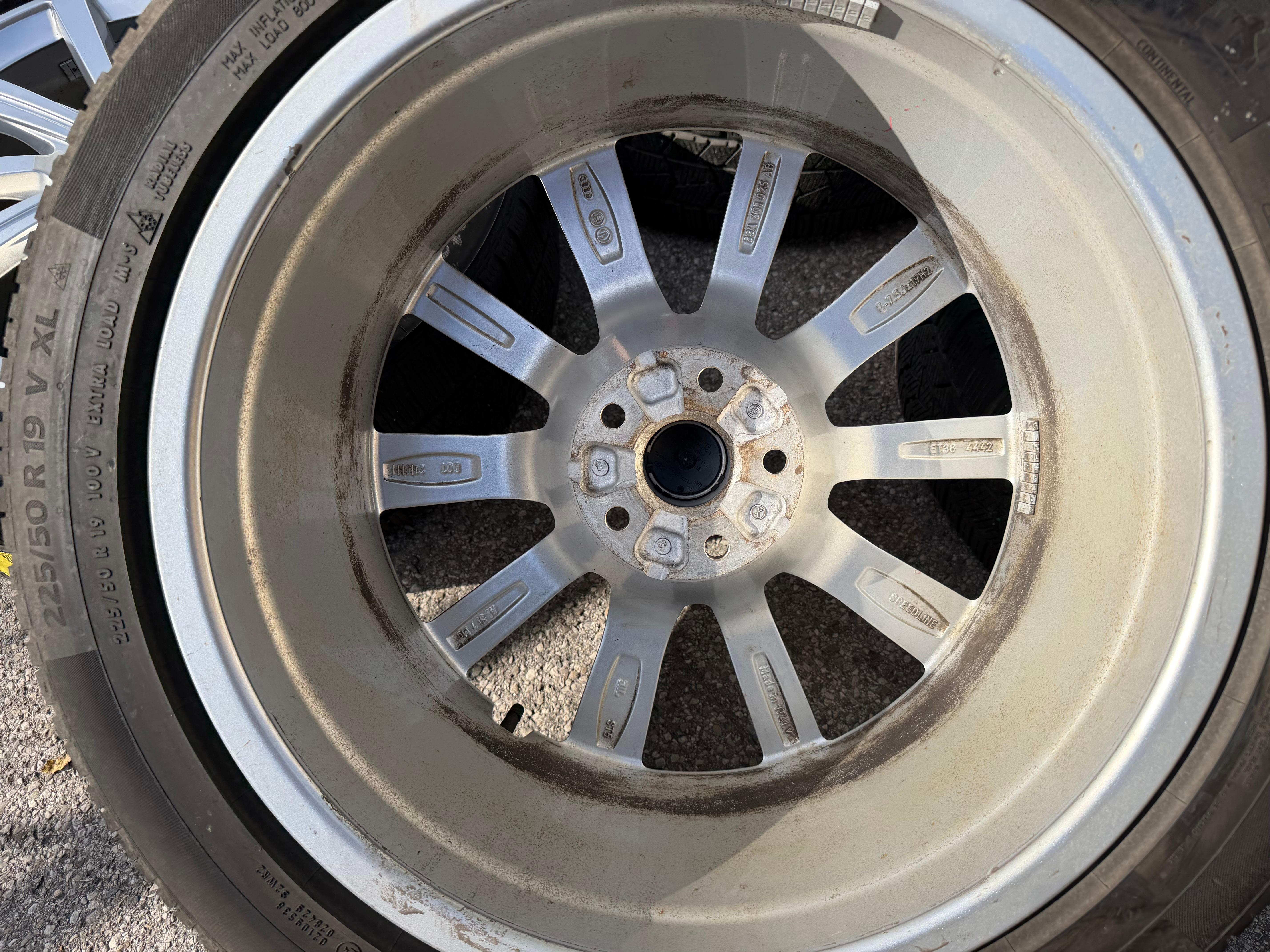 4 Original 19" Alu Winterräder Audi RSQ3 F3 83A601025AB 225/50R19 99V Continental
