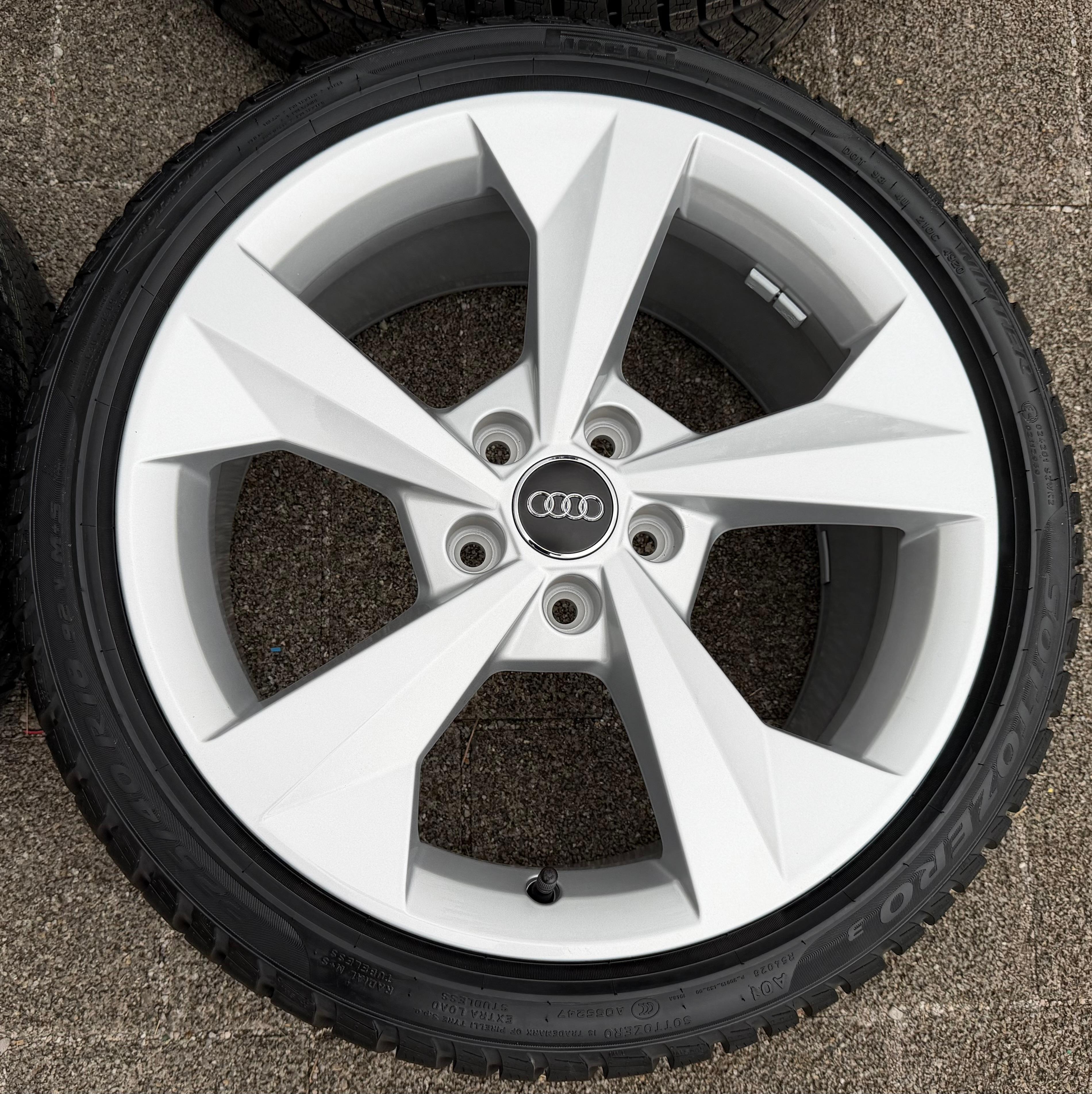 4 Original 18" Alu Winterräder Audi A3 S3 8Y 8Y0601025J 225/40R18 92V Pirelli