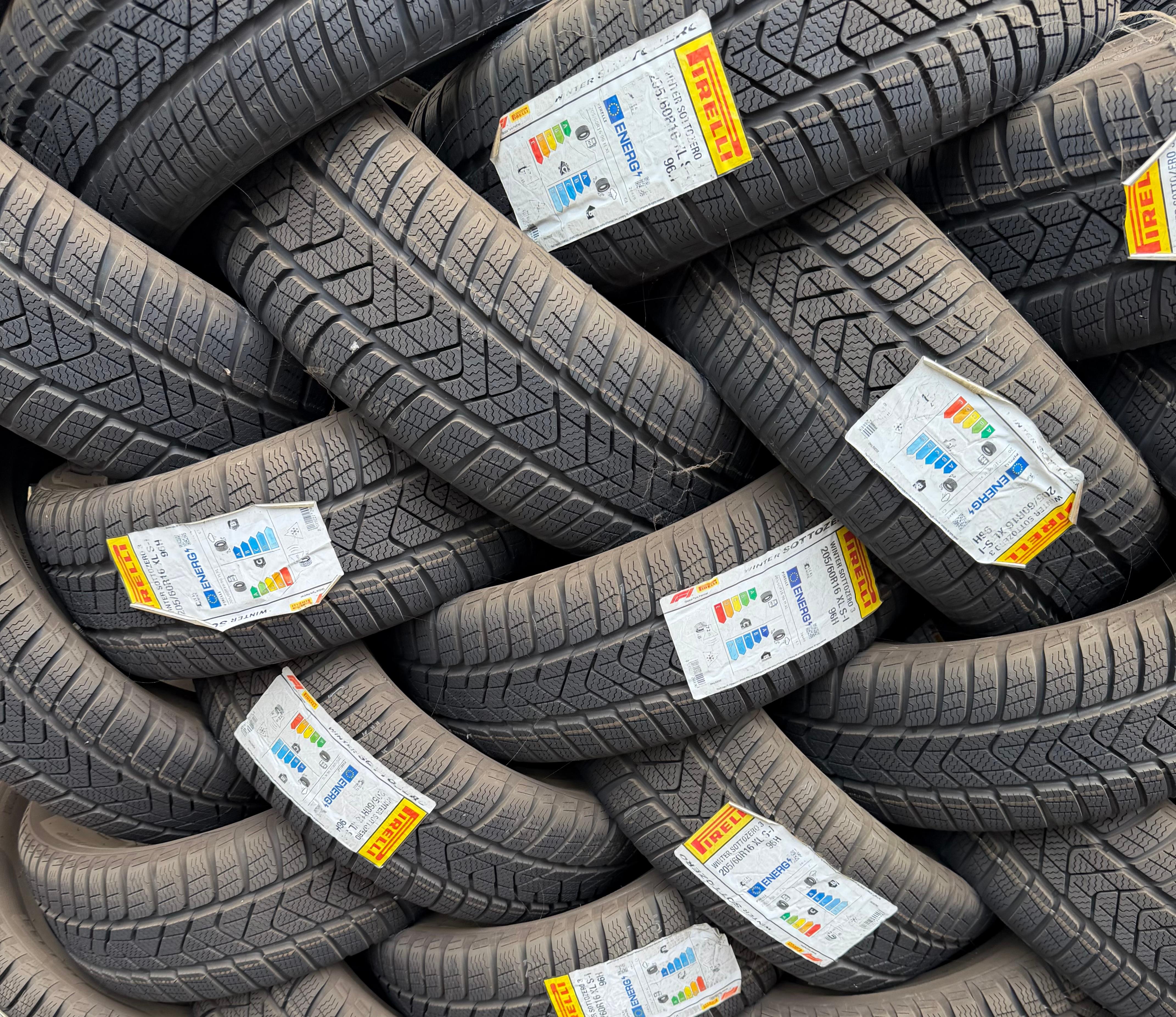 4 x 205/60R16 96H Winterreifen Pirelli Sottozero 3 2023 Seal NEU
