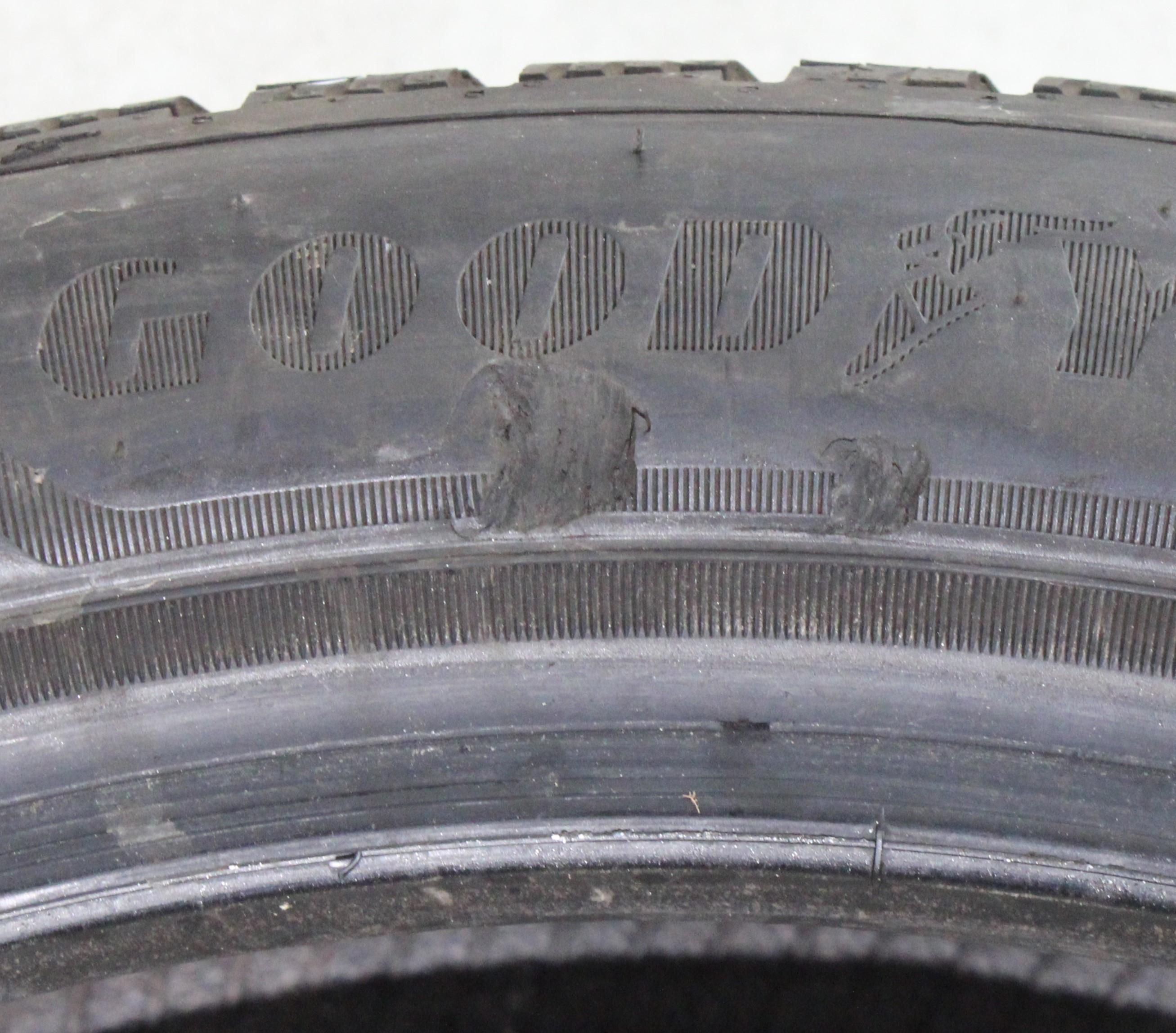2 x 245/40R19 98H Winterreifen Goodyear Ultra Grip Performance 3 R0 7,5mm 2024/2025 XL