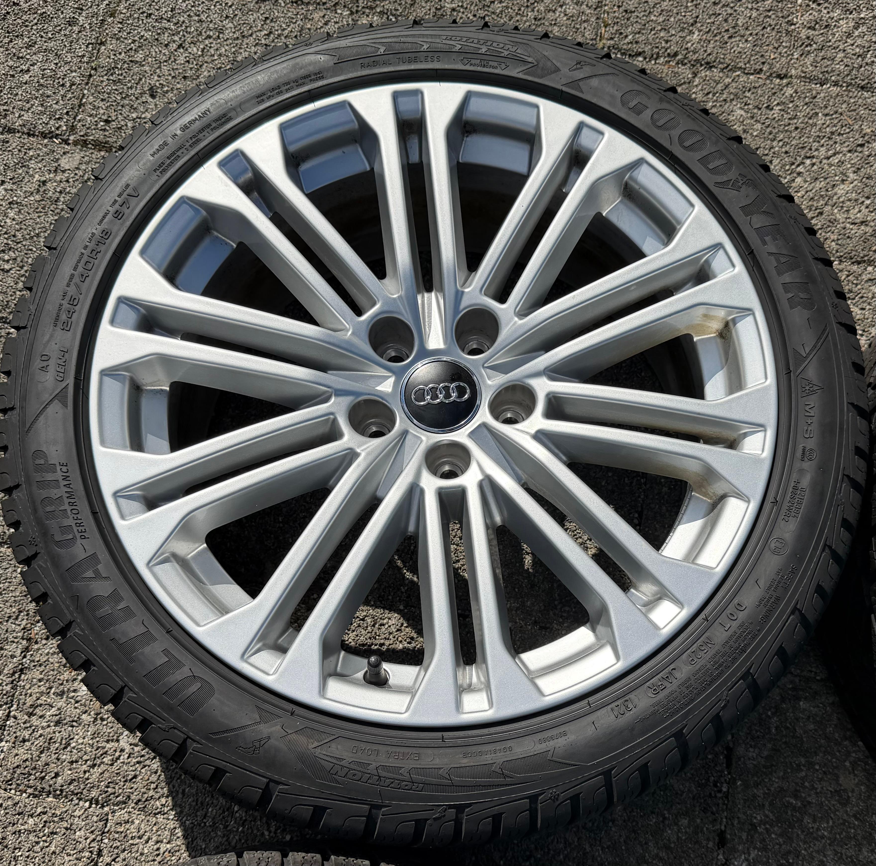 4 Original 18" Alu Winterräder Audi A5 S5 8W F5 245/40R18 97V 8W0601025EE Goodyear
