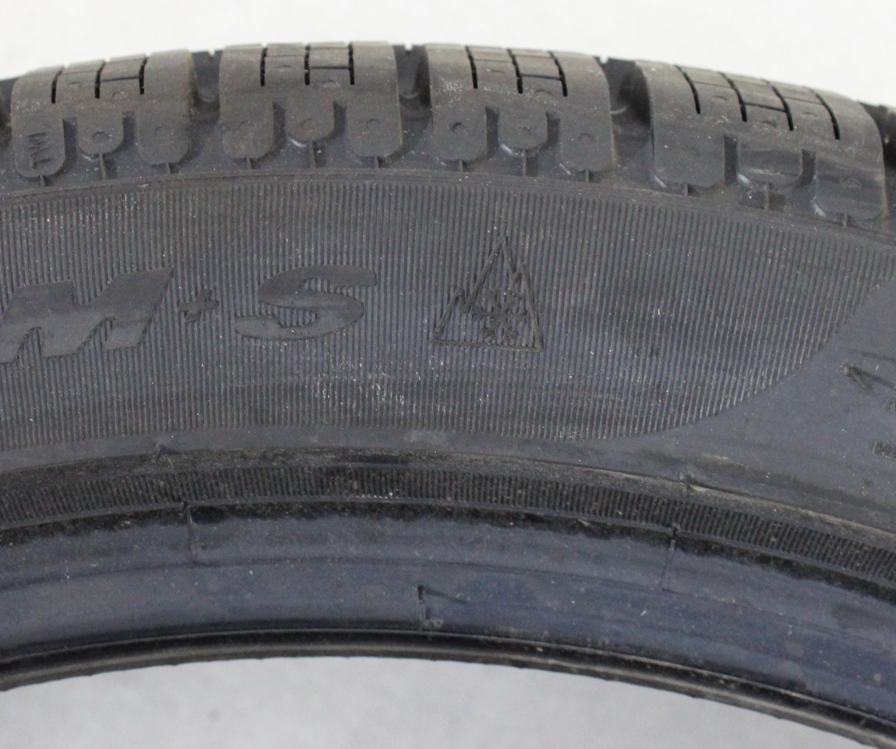 1 x 235/40R19 96V Pneumatico invernale Pirelli Sottozero Winter 240 Serie 2 AO battistrada completo 2020