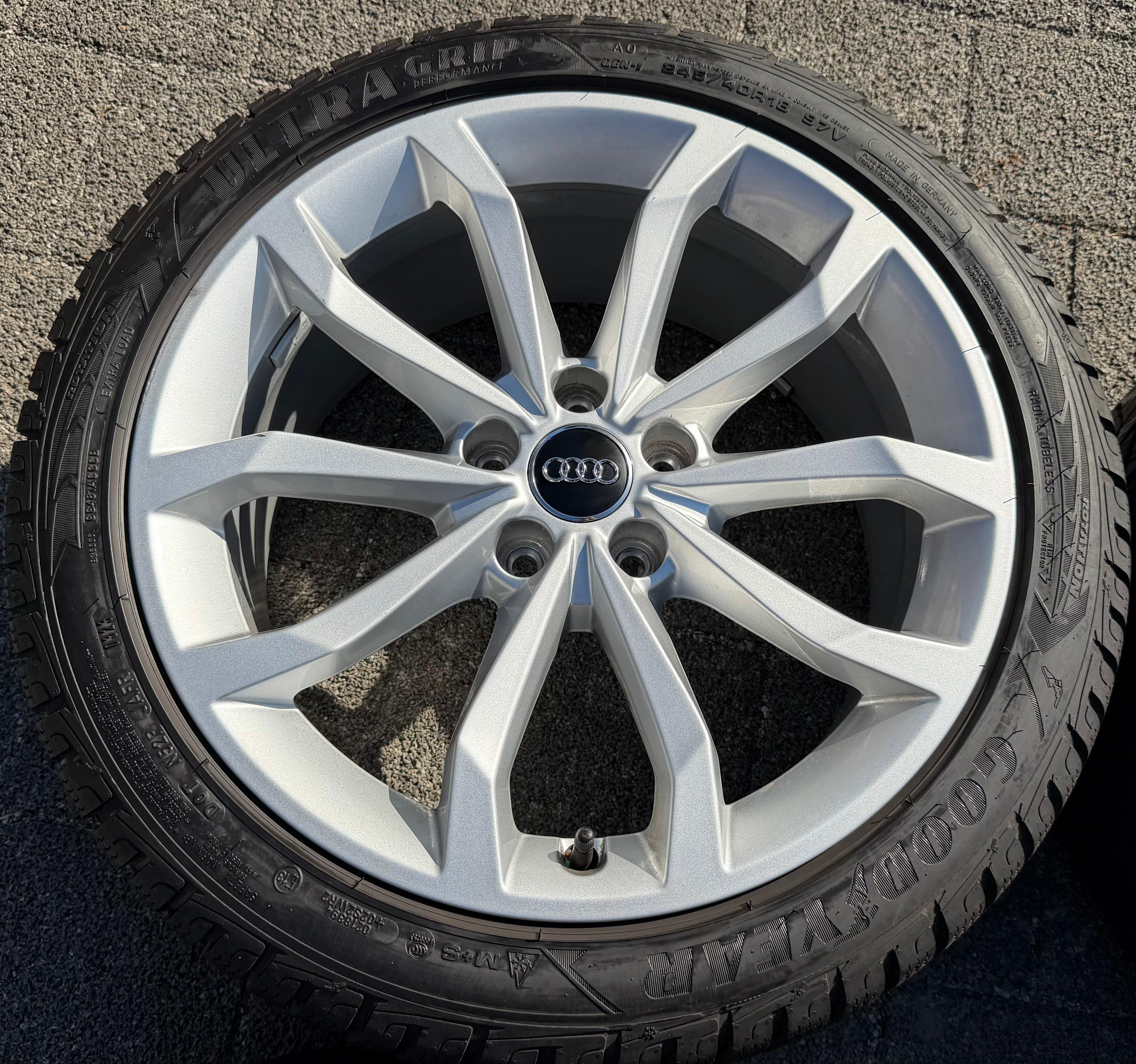 4 Original 18" Alu Winterräder Audi A4 S4 8W B9 8W0601025HM 245/40R18 97V 2023
