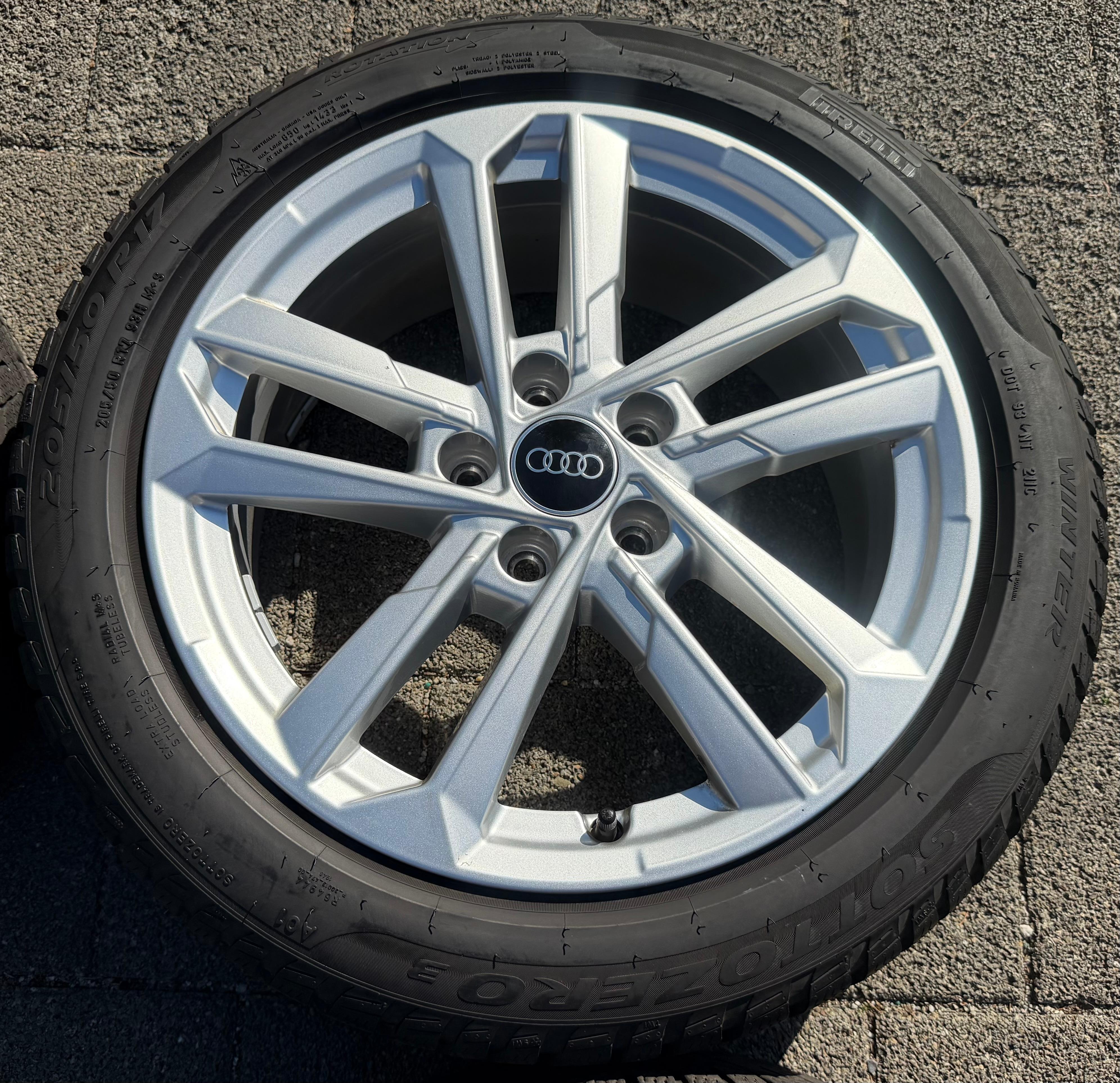 4 Original 17" Alu Winterräder Audi A3 S3 8Y 8Y0601025L 205/50R17 93H Pirelli