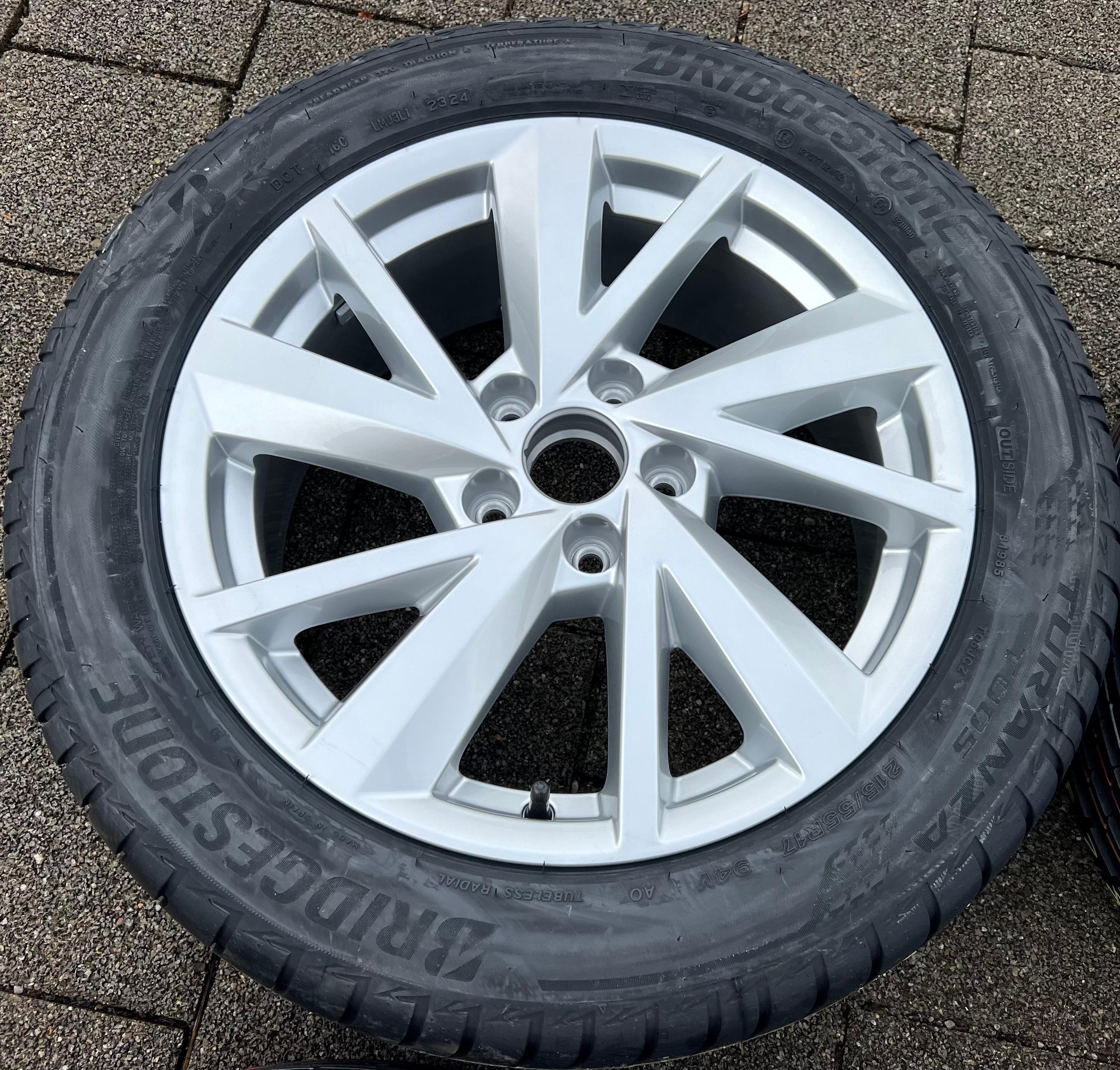 4 ORIGINAL 17" ALU SOMMERRÄDER AUDI Q2 215/55R17 94V BRIDGESTONE 2024 NEU FREIHAUS