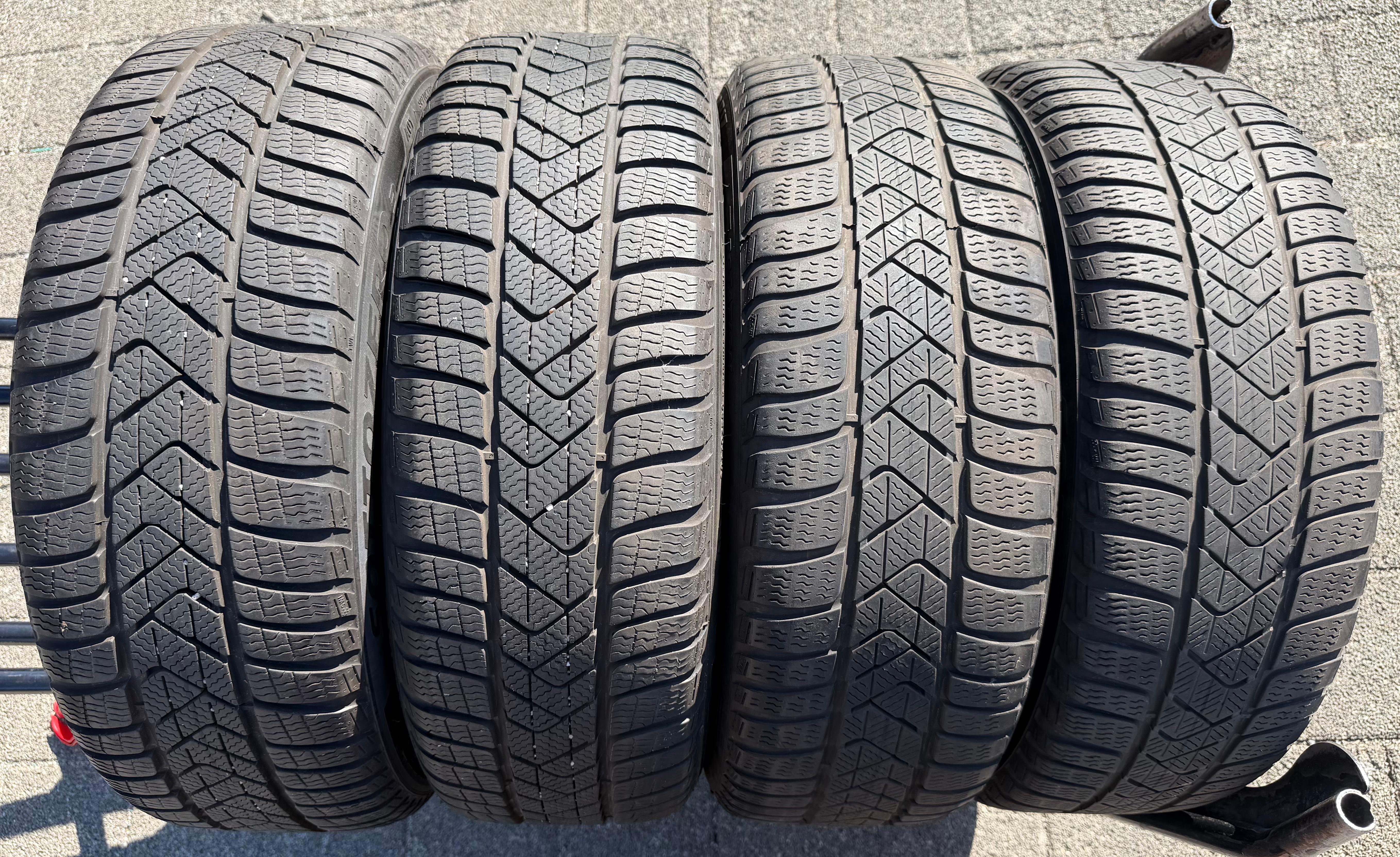 4 Original 17" Alu Winterräder Audi A3 S3 8Y 8Y0601025L 205/50R17 93H Pirelli