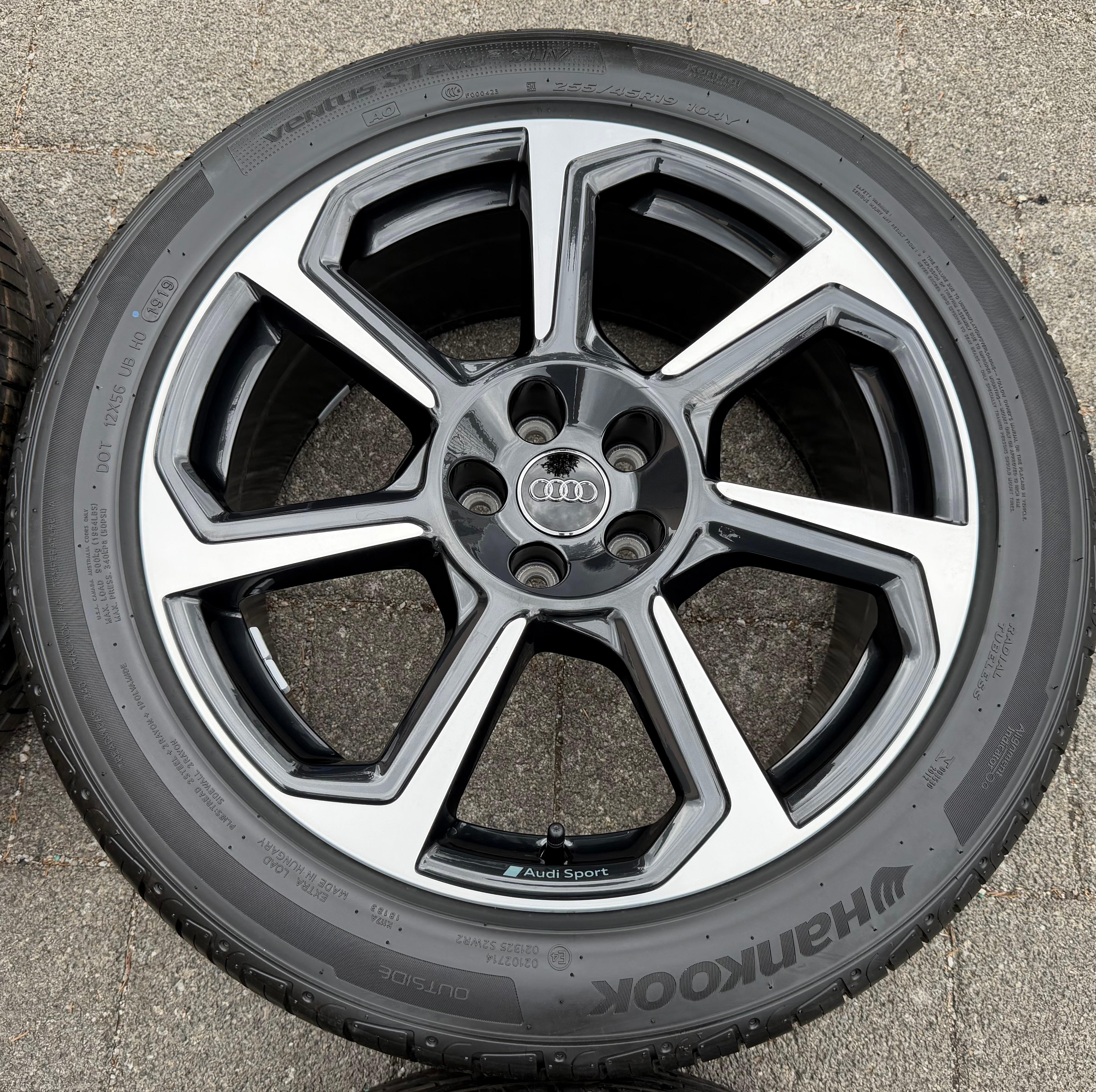4 cerchi in lega Sommer originali da 19" per Audi Q3 F3B 83A 83A601025D 255/45R19 104Y Hankook
