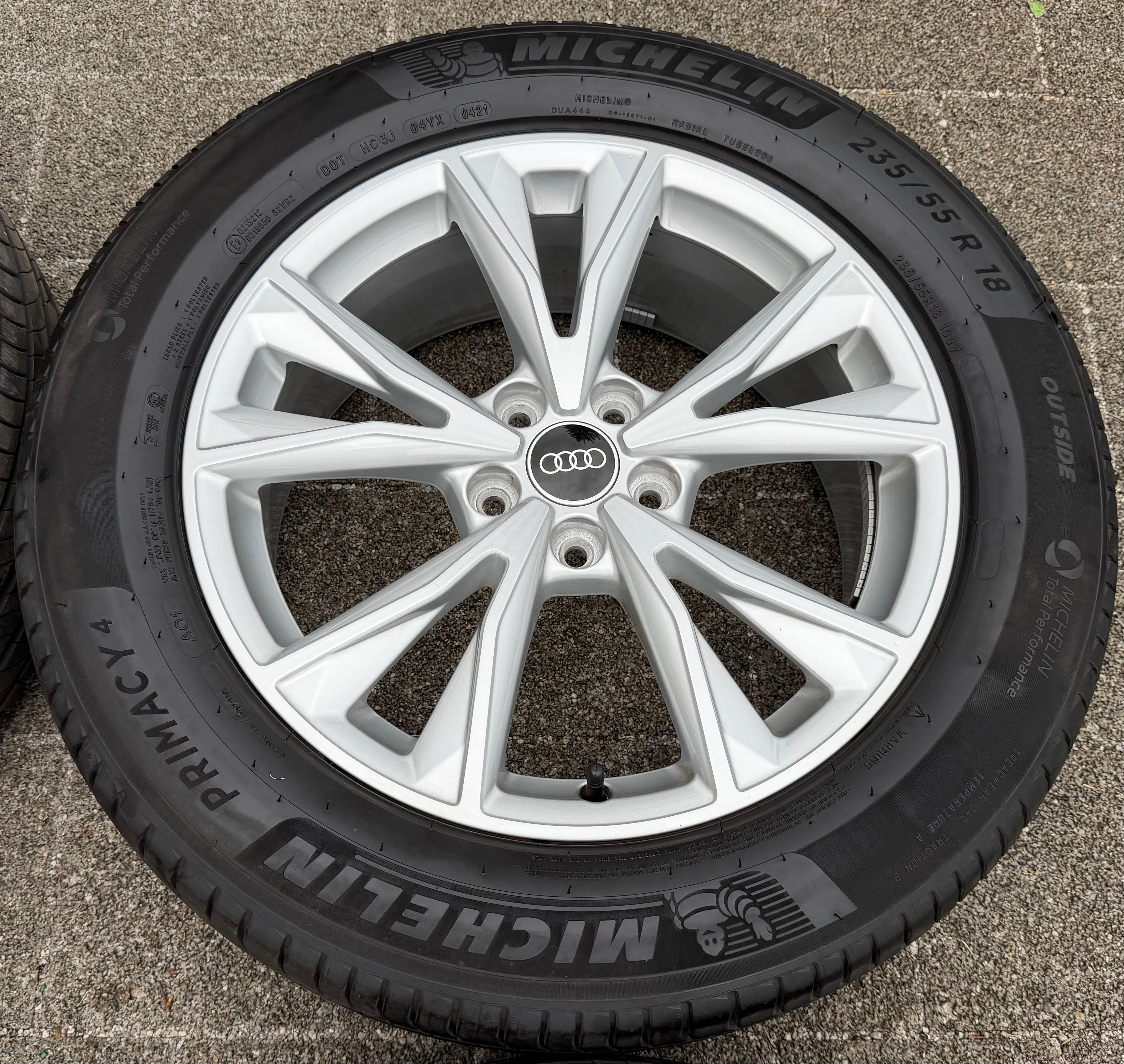 4 Original 18" Alu Sommerräder Audi Q3 F3 83A 83A601025H 235/55R18 100V Michelin